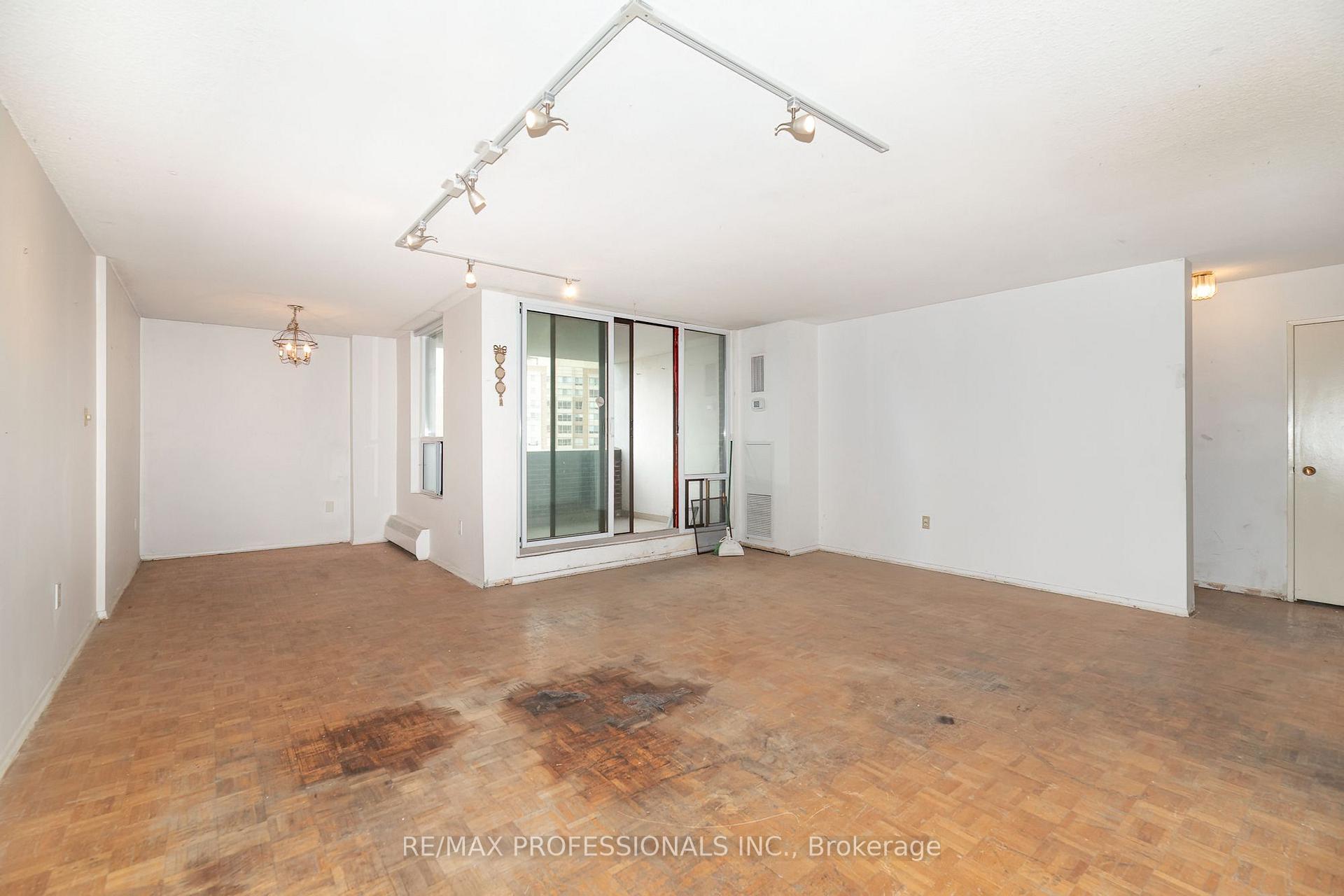 Photo 4 of Unit 708, 1515 Lakeshore Road, Mississauga, Lakeview — HOMEH
