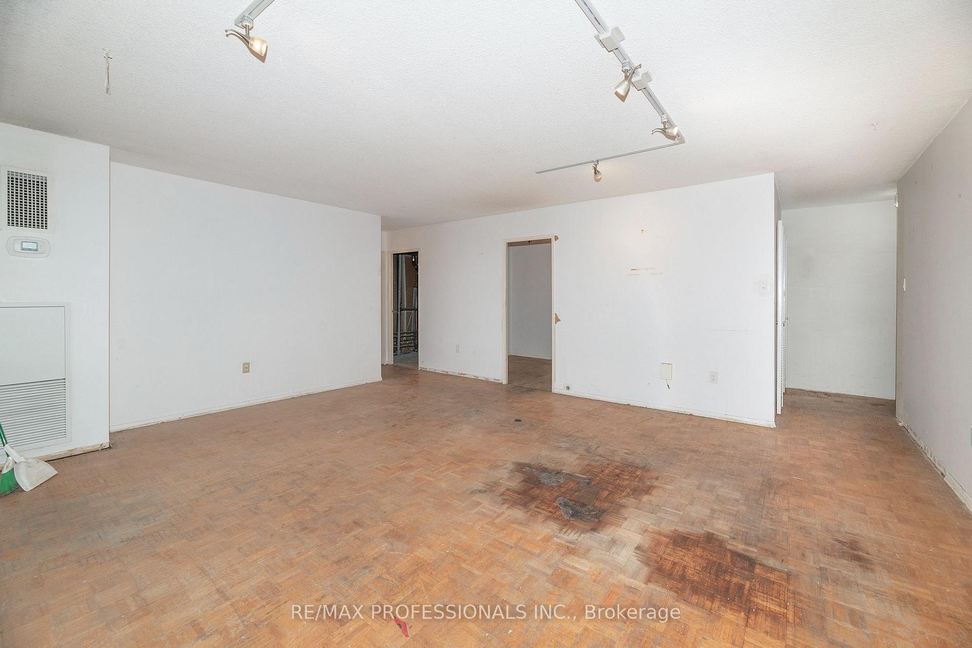 Photo 6 of Unit 708, 1515 Lakeshore Road, Mississauga, Lakeview — HOMEH