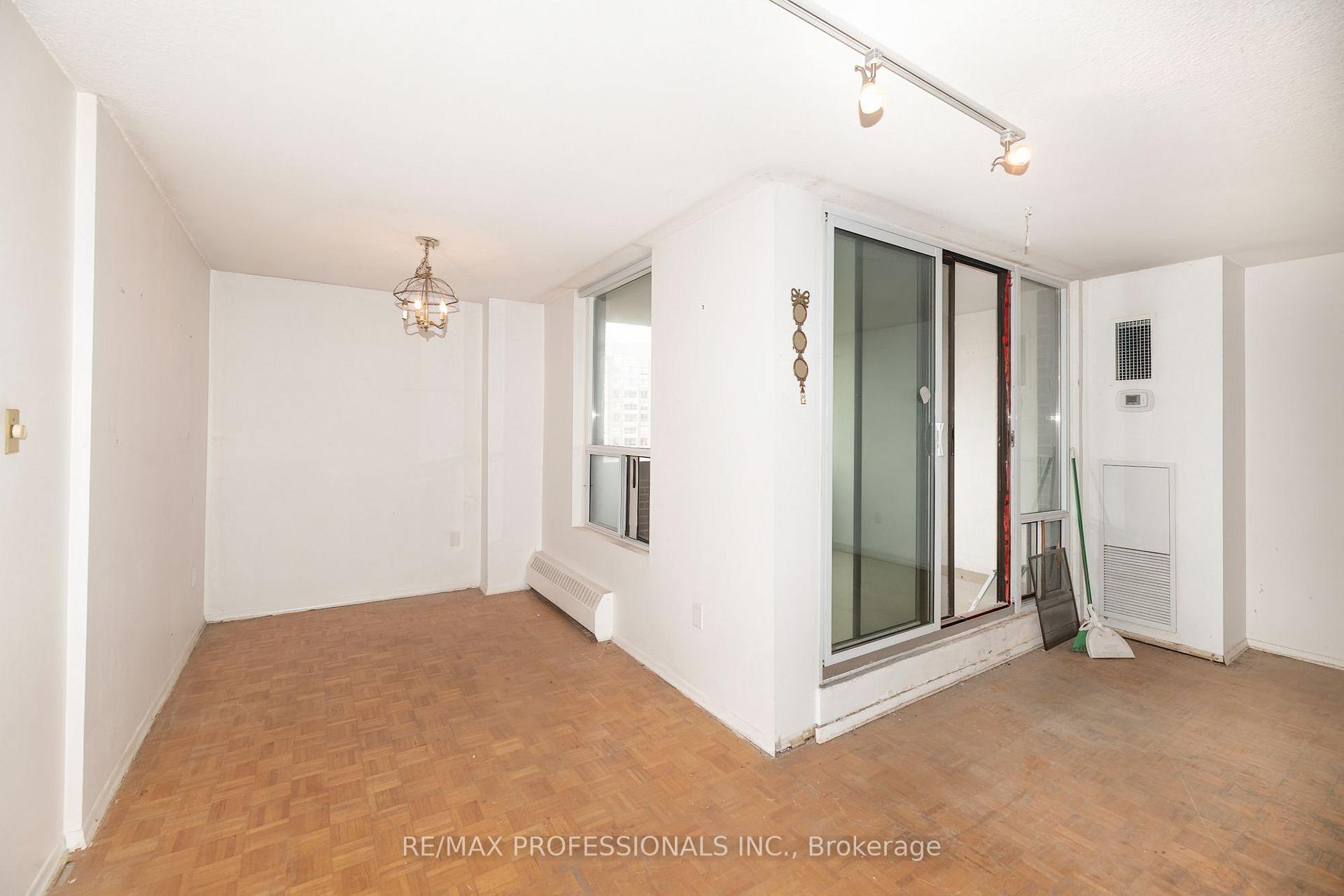 Photo 8 of Unit 708, 1515 Lakeshore Road, Mississauga, Lakeview — HOMEH