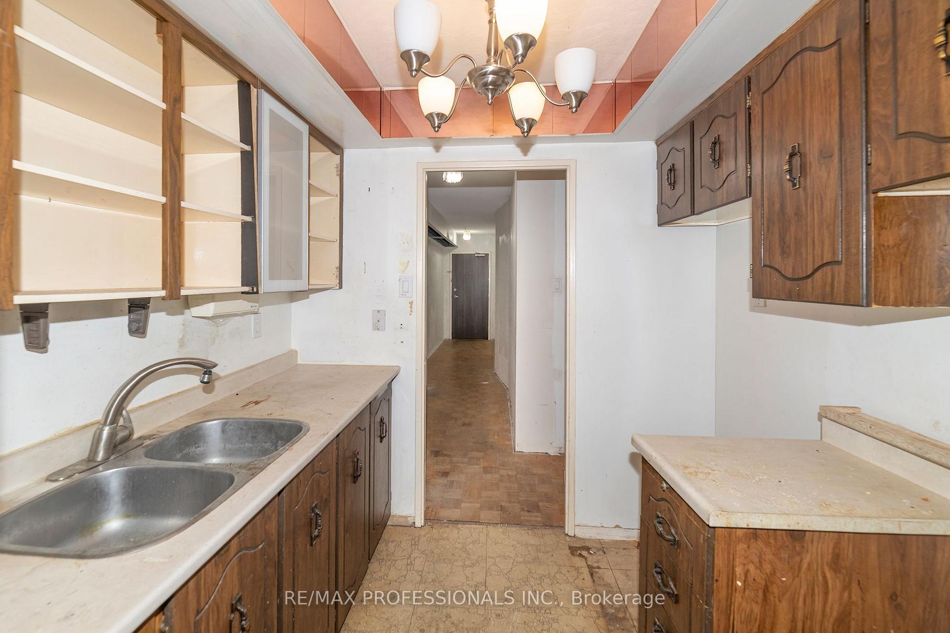 Photo 9 of Unit 708, 1515 Lakeshore Road, Mississauga, Lakeview — HOMEH