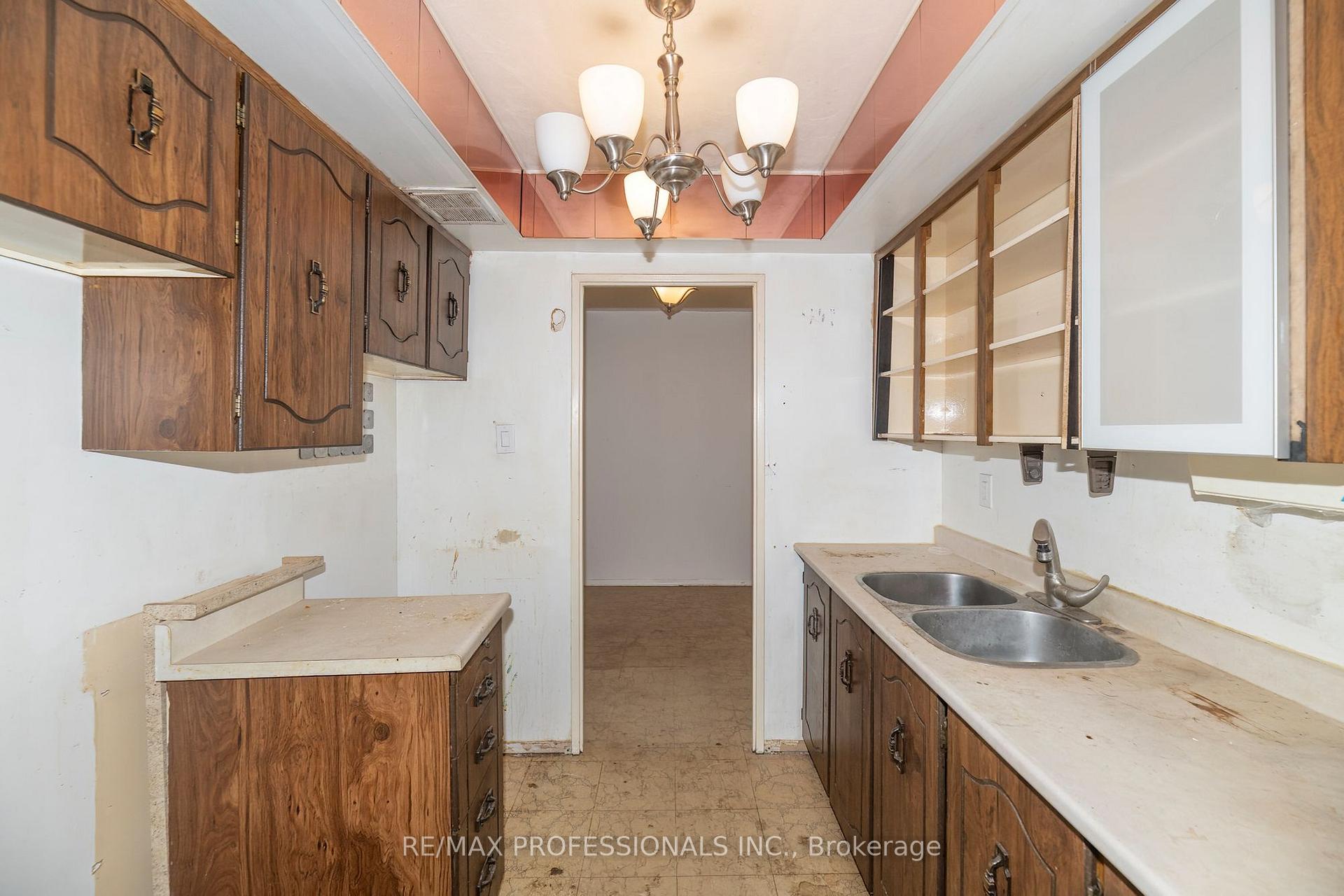 Photo 10 of Unit 708, 1515 Lakeshore Road, Mississauga, Lakeview — HOMEH