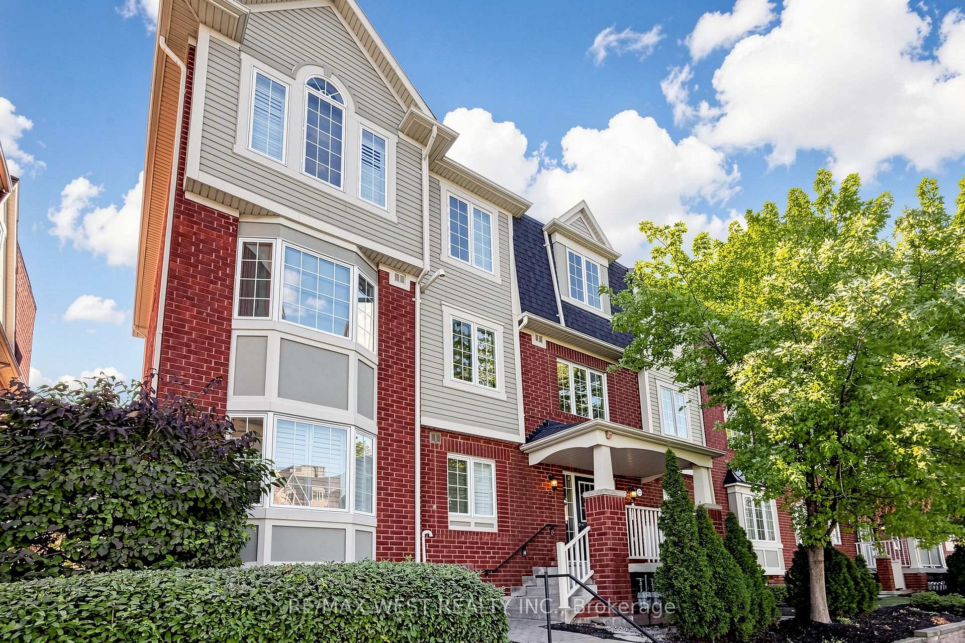 Photo 3 of Unit 1, 608 Shoreline Drive, Mississauga, Cooksville — HOMEH