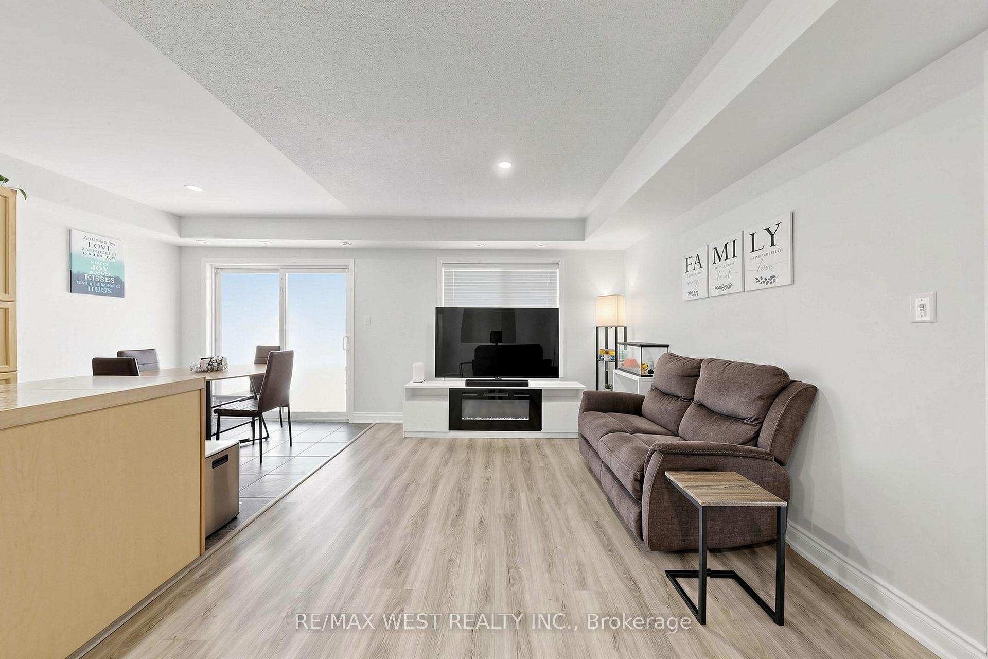 Photo 5 of Unit 1, 608 Shoreline Drive, Mississauga, Cooksville — HOMEH