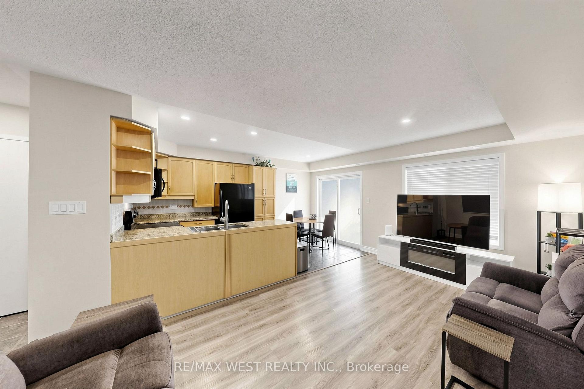 Photo 6 of Unit 1, 608 Shoreline Drive, Mississauga, Cooksville — HOMEH