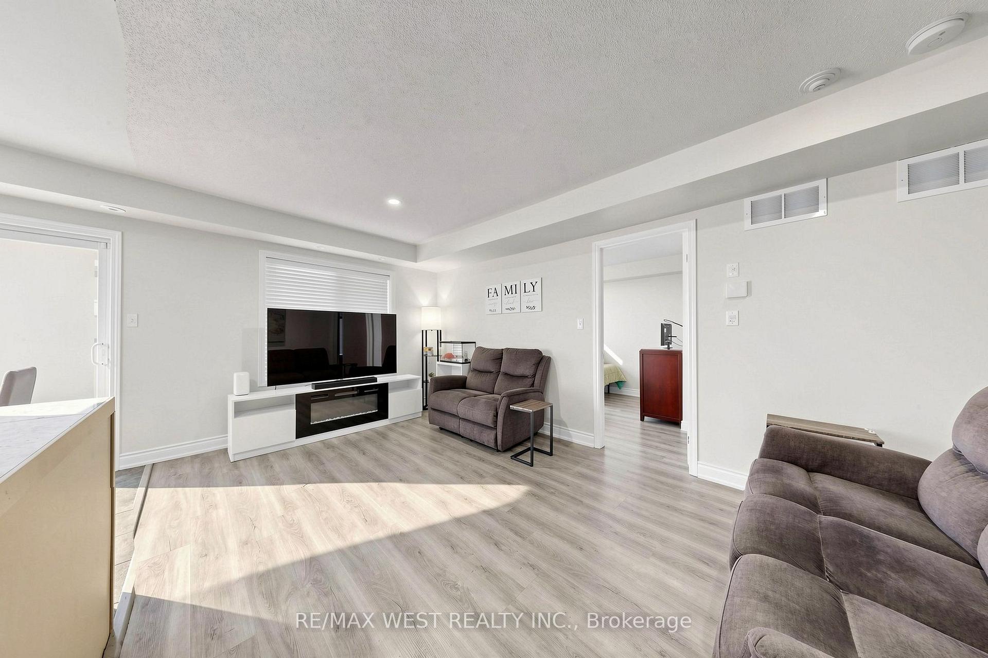 Photo 7 of Unit 1, 608 Shoreline Drive, Mississauga, Cooksville — HOMEH