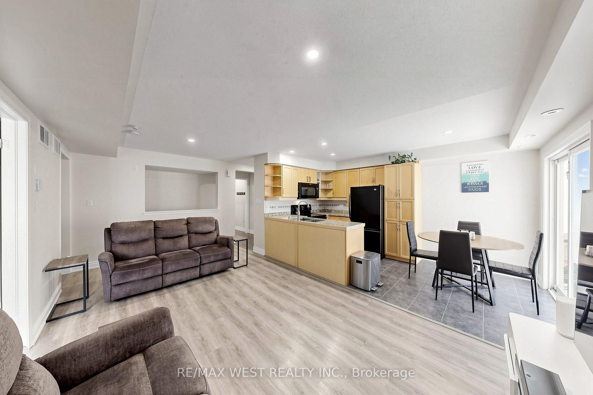 Photo 8 of Unit 1, 608 Shoreline Drive, Mississauga, Cooksville — HOMEH