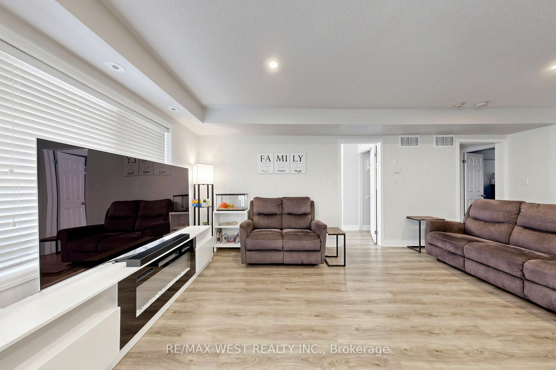 Photo 11 of Unit 1, 608 Shoreline Drive, Mississauga, Cooksville — HOMEH