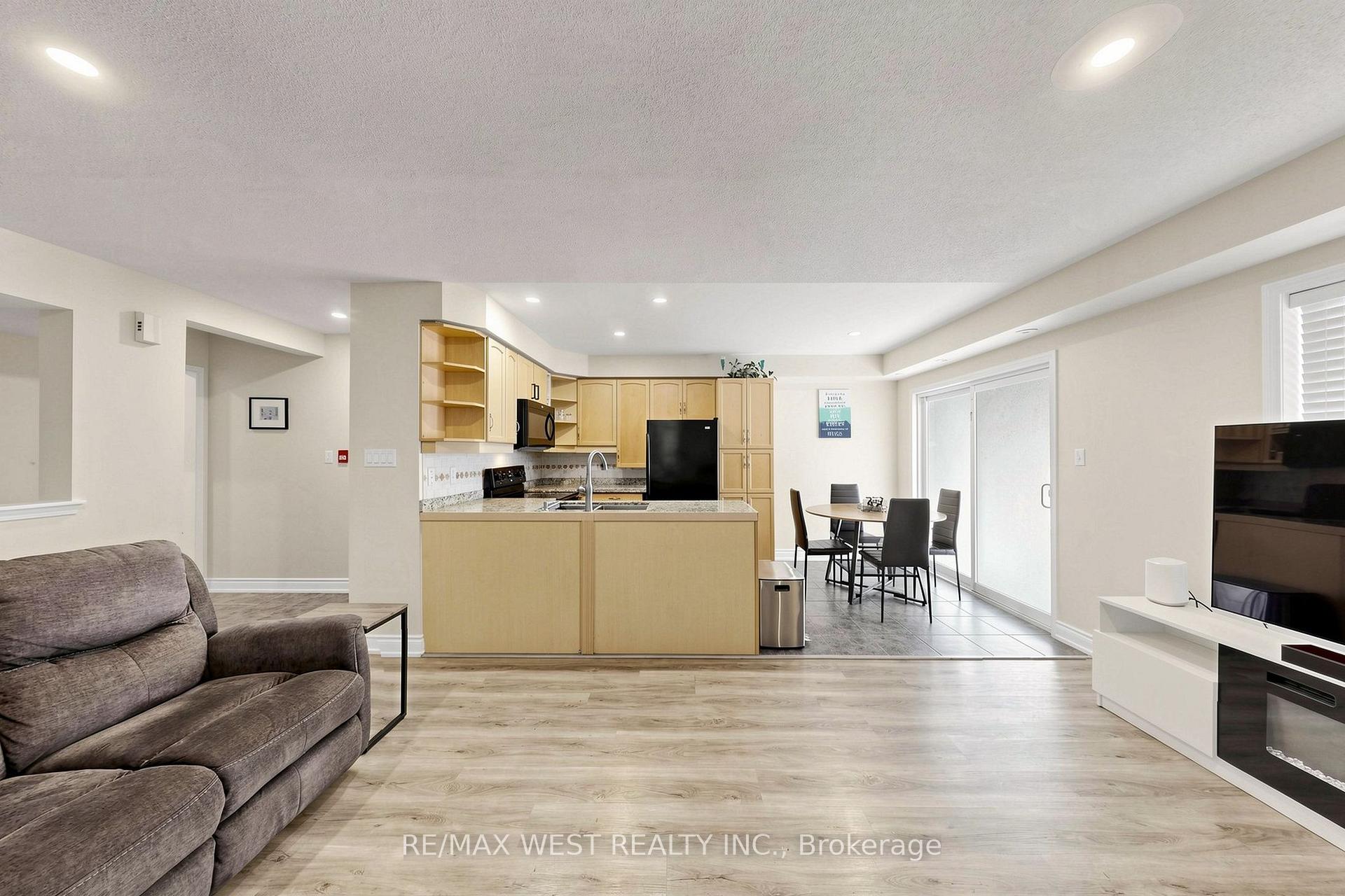 Photo 12 of Unit 1, 608 Shoreline Drive, Mississauga, Cooksville — HOMEH