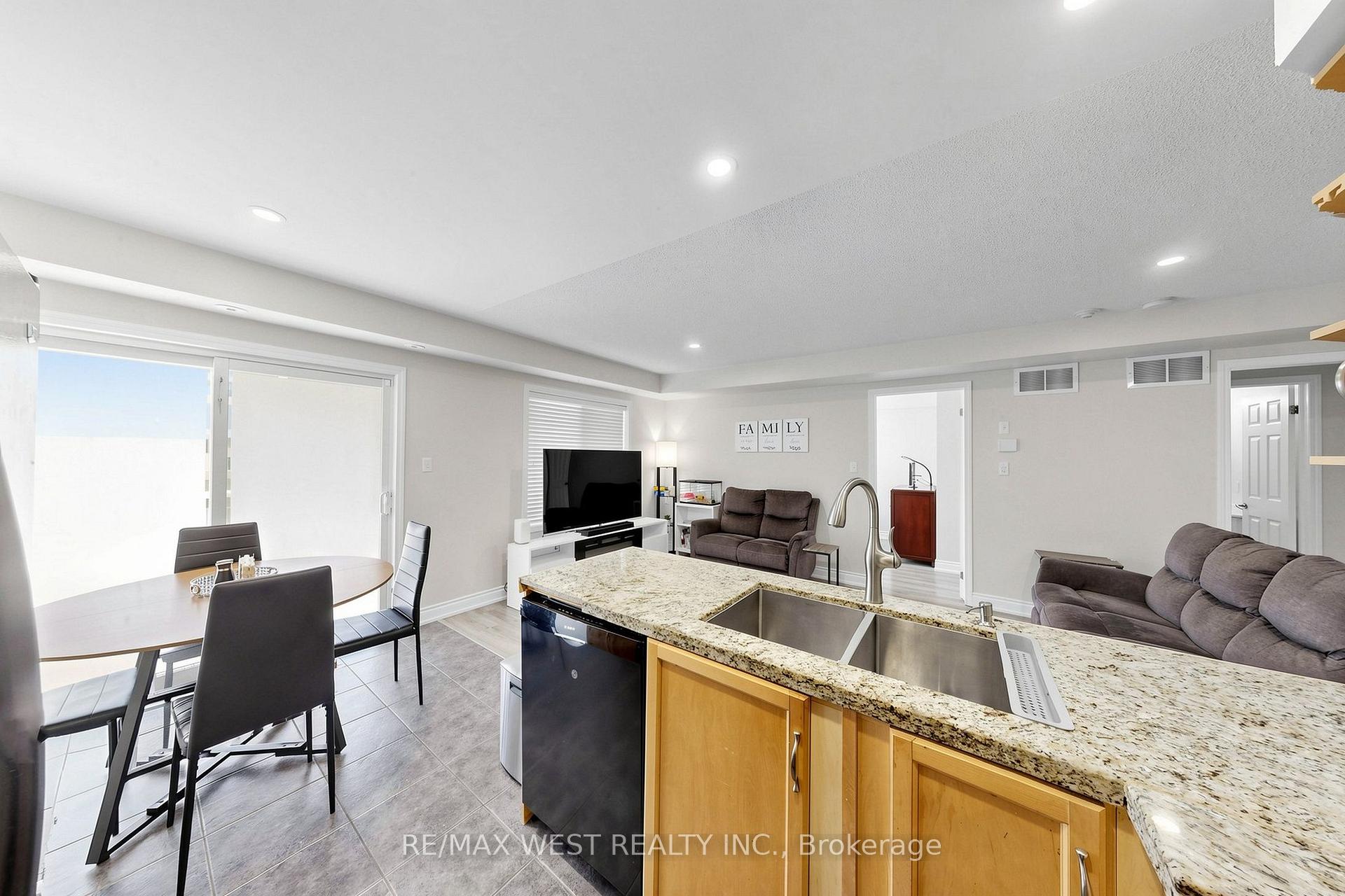 Photo 16 of Unit 1, 608 Shoreline Drive, Mississauga, Cooksville — HOMEH