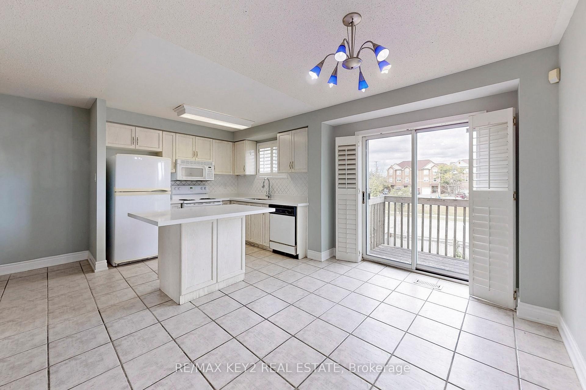Photo 4 of 139 Kelso Crescent, Vaughan, Maple — HOMEH