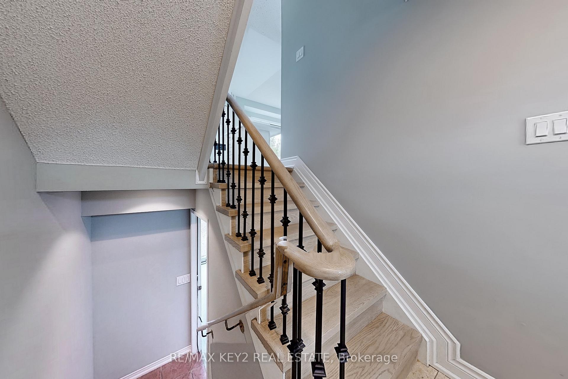 Photo 10 of 139 Kelso Crescent, Vaughan, Maple — HOMEH