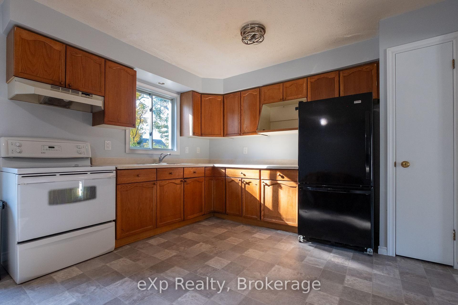 Photo 9 of 745 7th Street A, Owen Sound — HOMEH