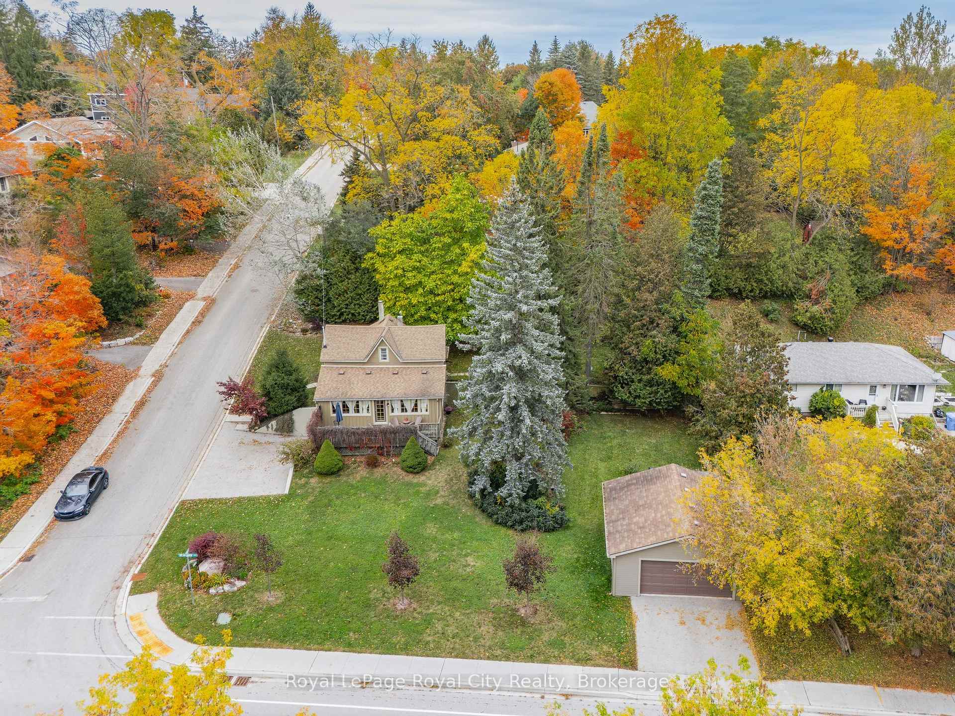 Photo 3 of 601 St Andrew Street E, Centre Wellington, Fergus — HOMEH