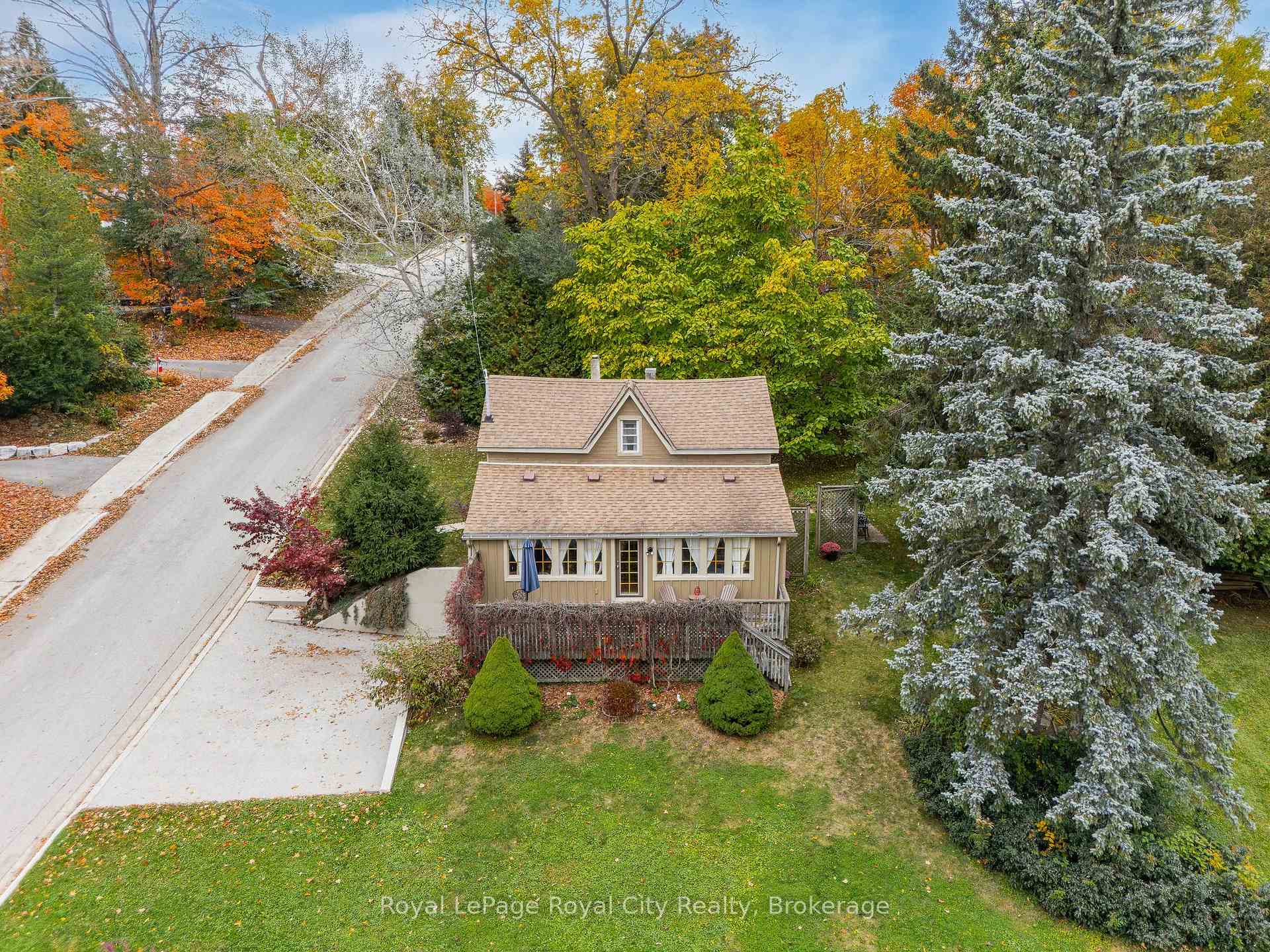 Photo 4 of 601 St Andrew Street E, Centre Wellington, Fergus — HOMEH
