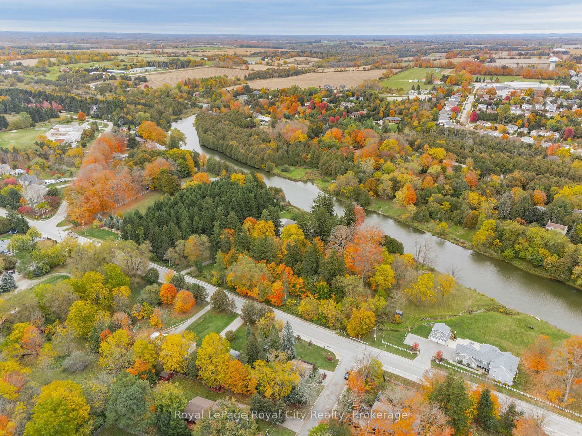 Photo 8 of 601 St Andrew Street E, Centre Wellington, Fergus — HOMEH