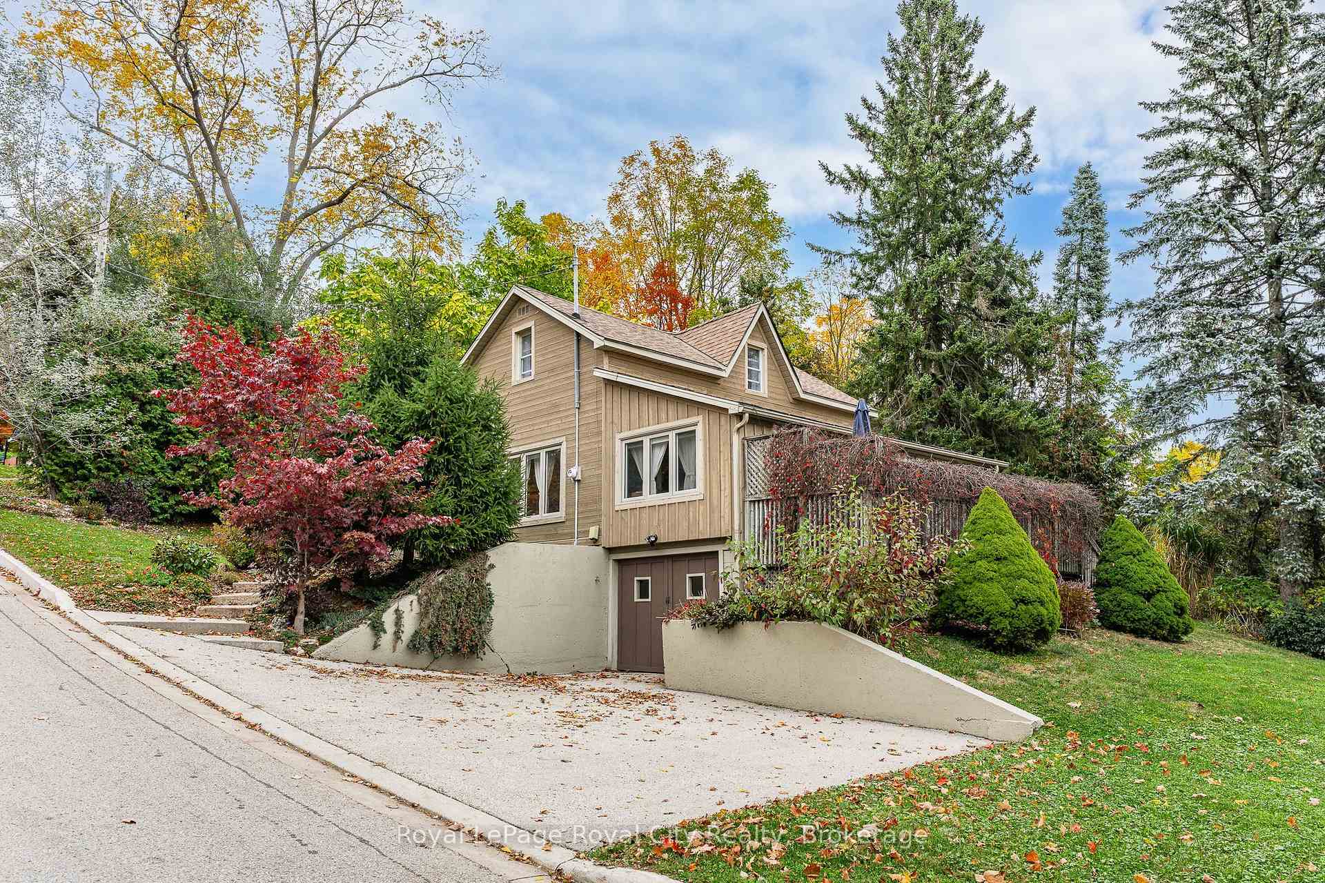 Photo 10 of 601 St Andrew Street E, Centre Wellington, Fergus — HOMEH