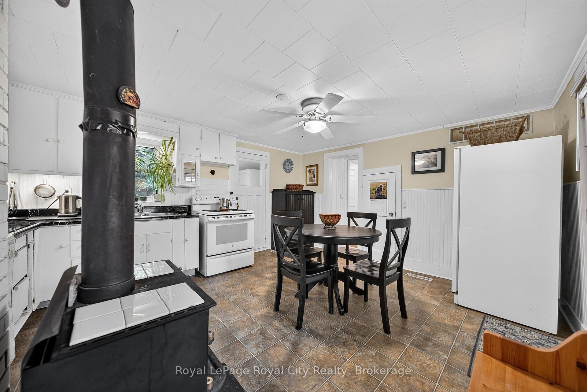 Photo 15 of 601 St Andrew Street E, Centre Wellington, Fergus — HOMEH