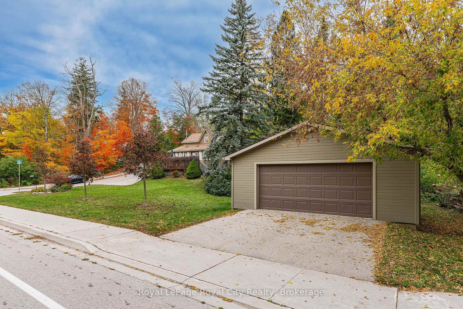 Photo 35 of 601 St Andrew Street E, Centre Wellington, Fergus — HOMEH