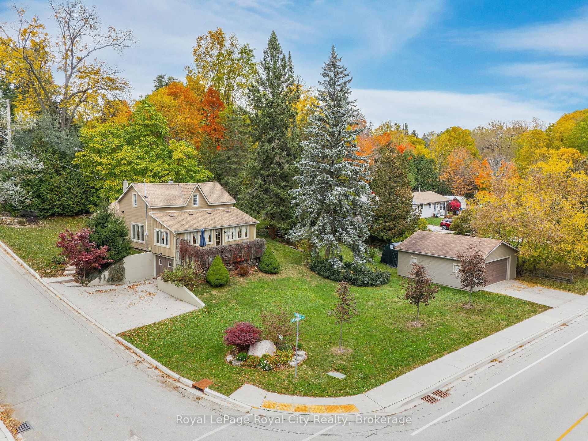 Photo 2 of 601 St Andrew Street E, Centre Wellington, Fergus — HOMEH