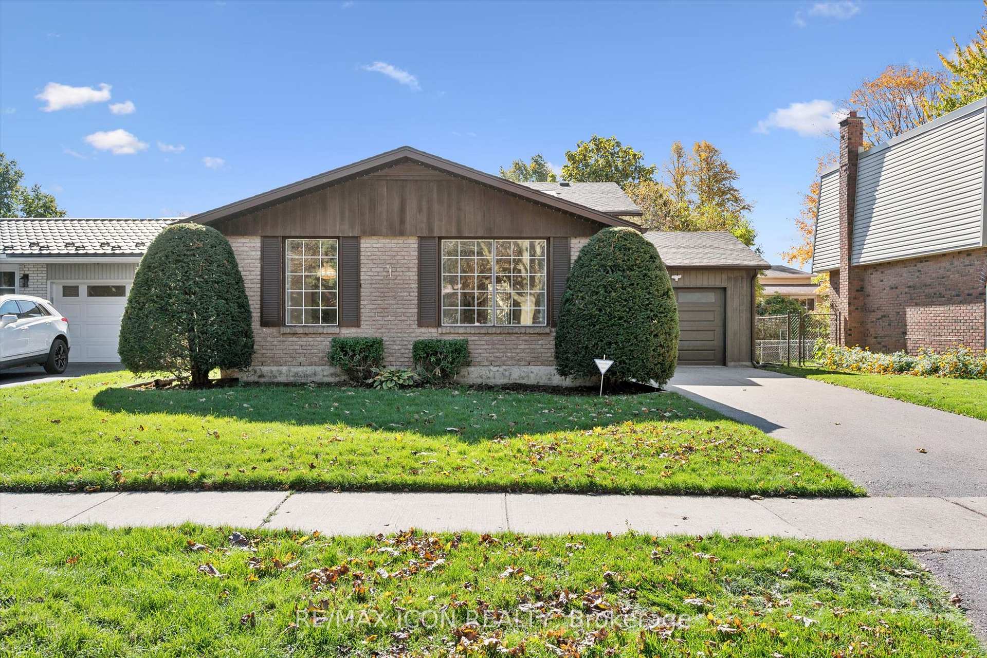 Photo 2 of 43 Lewis Crescent, Kitchener, Centreville Chicopee — HOMEH