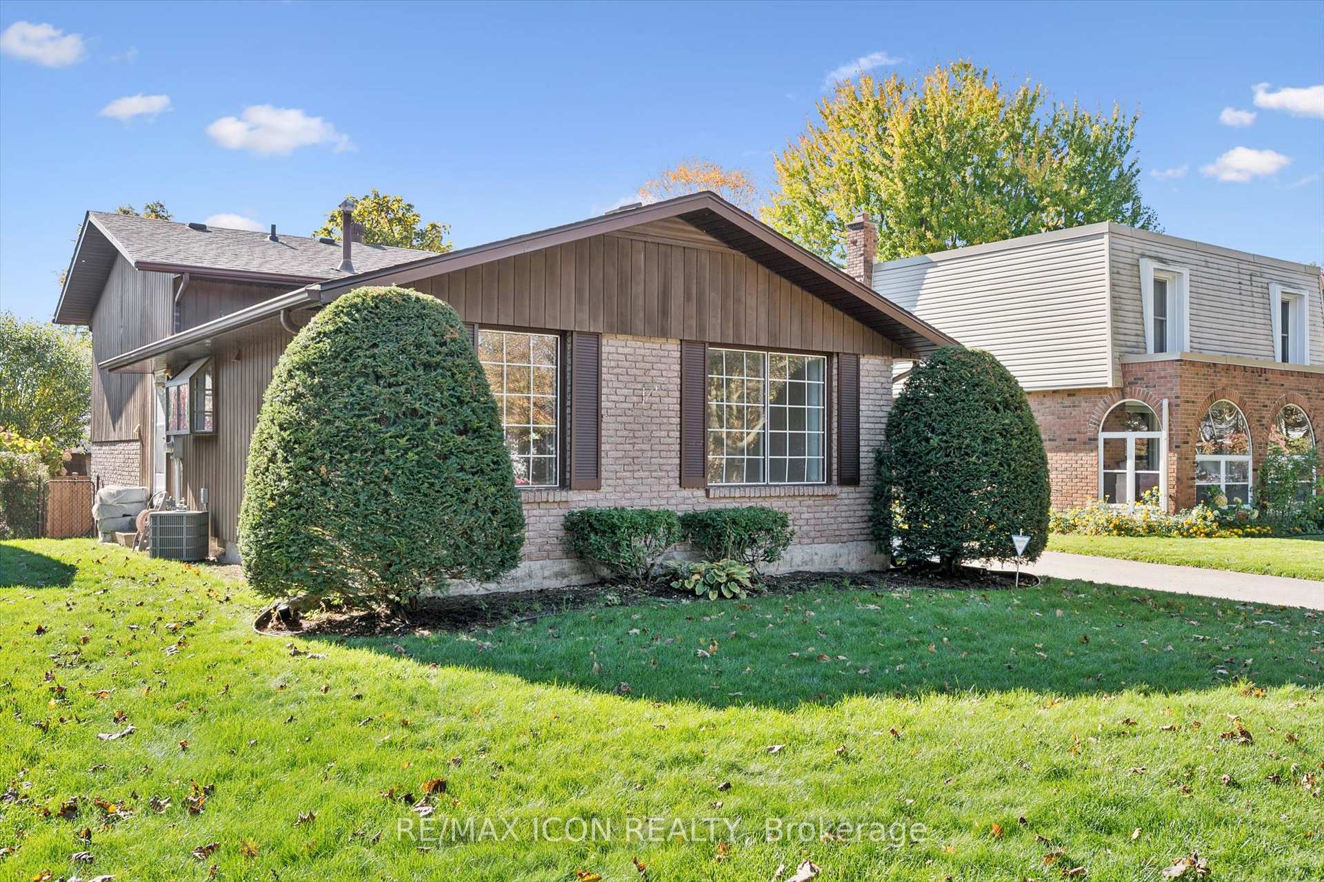 Photo 3 of 43 Lewis Crescent, Kitchener, Centreville Chicopee — HOMEH