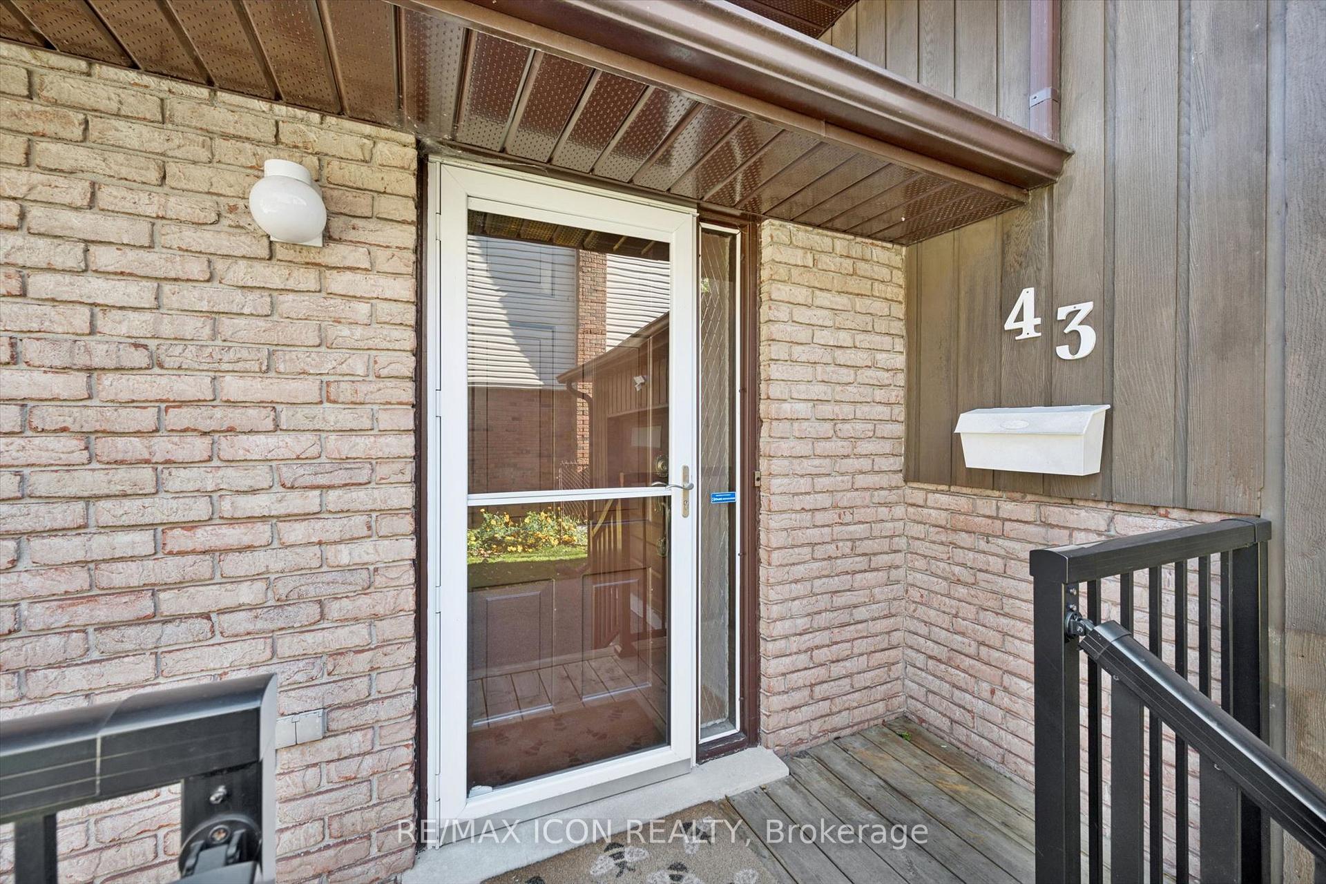 Photo 5 of 43 Lewis Crescent, Kitchener, Centreville Chicopee — HOMEH