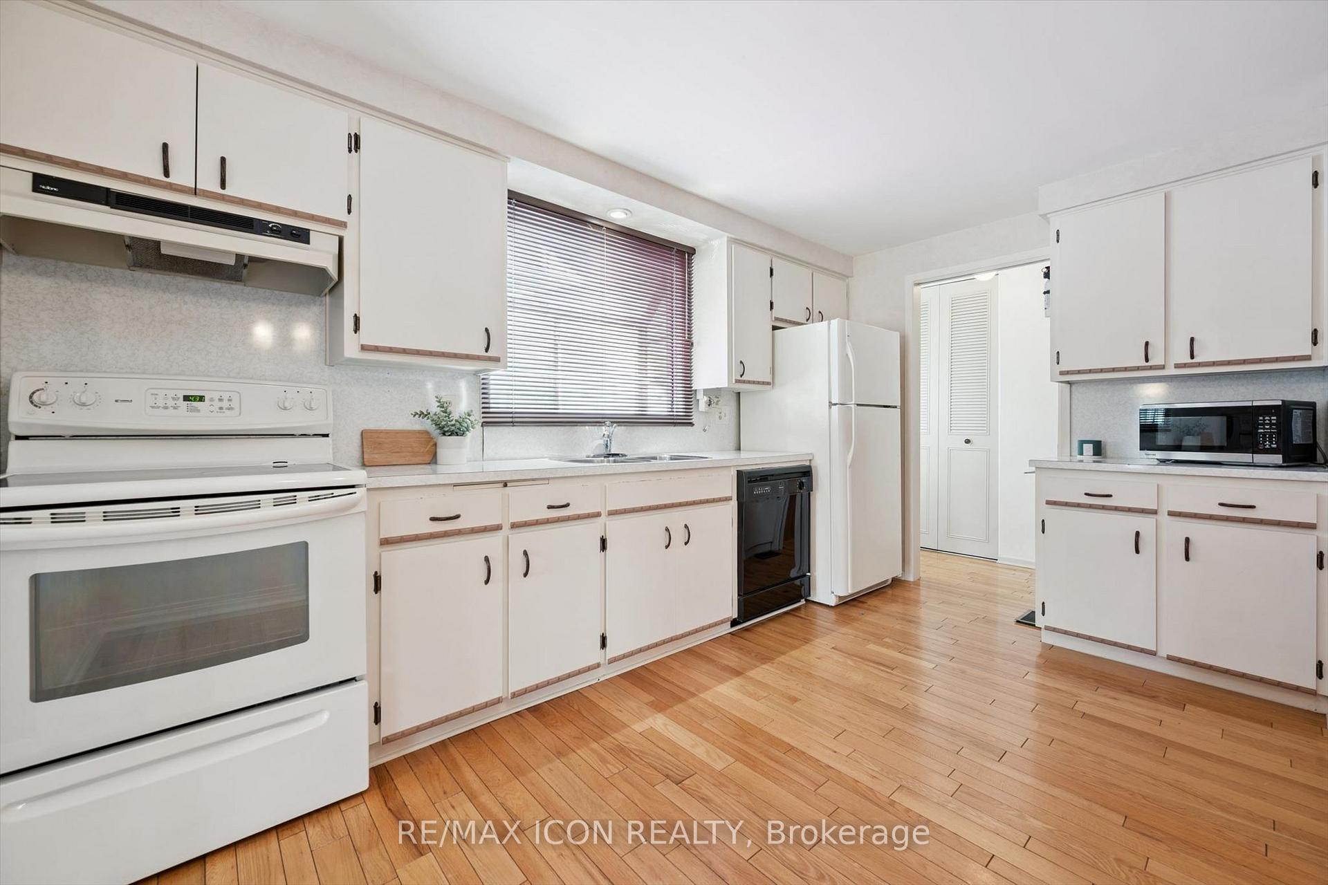Photo 7 of 43 Lewis Crescent, Kitchener, Centreville Chicopee — HOMEH