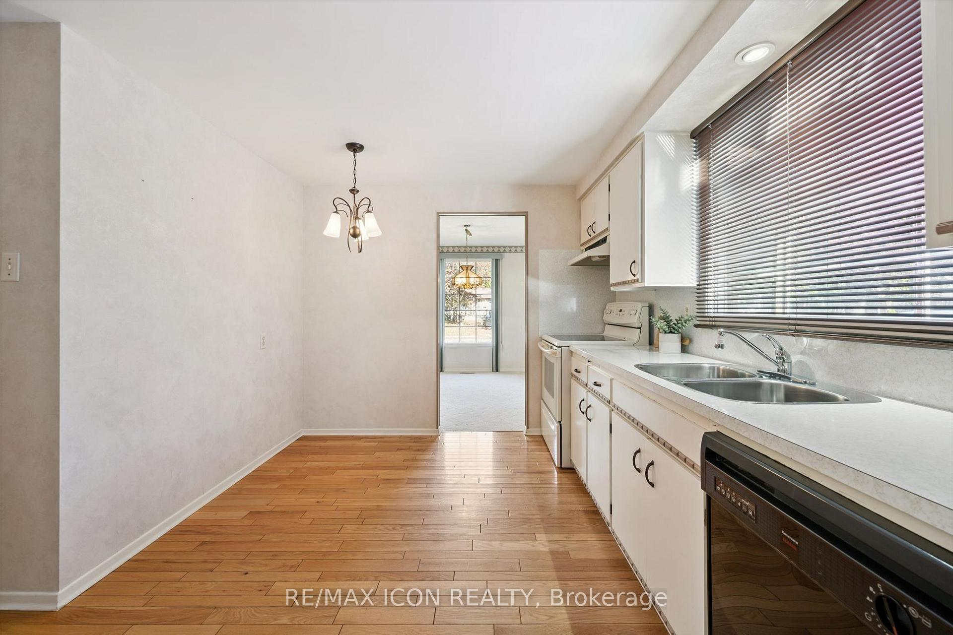 Photo 9 of 43 Lewis Crescent, Kitchener, Centreville Chicopee — HOMEH