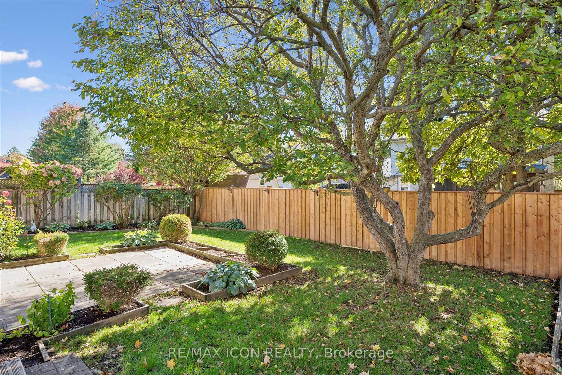Photo 10 of 43 Lewis Crescent, Kitchener, Centreville Chicopee — HOMEH