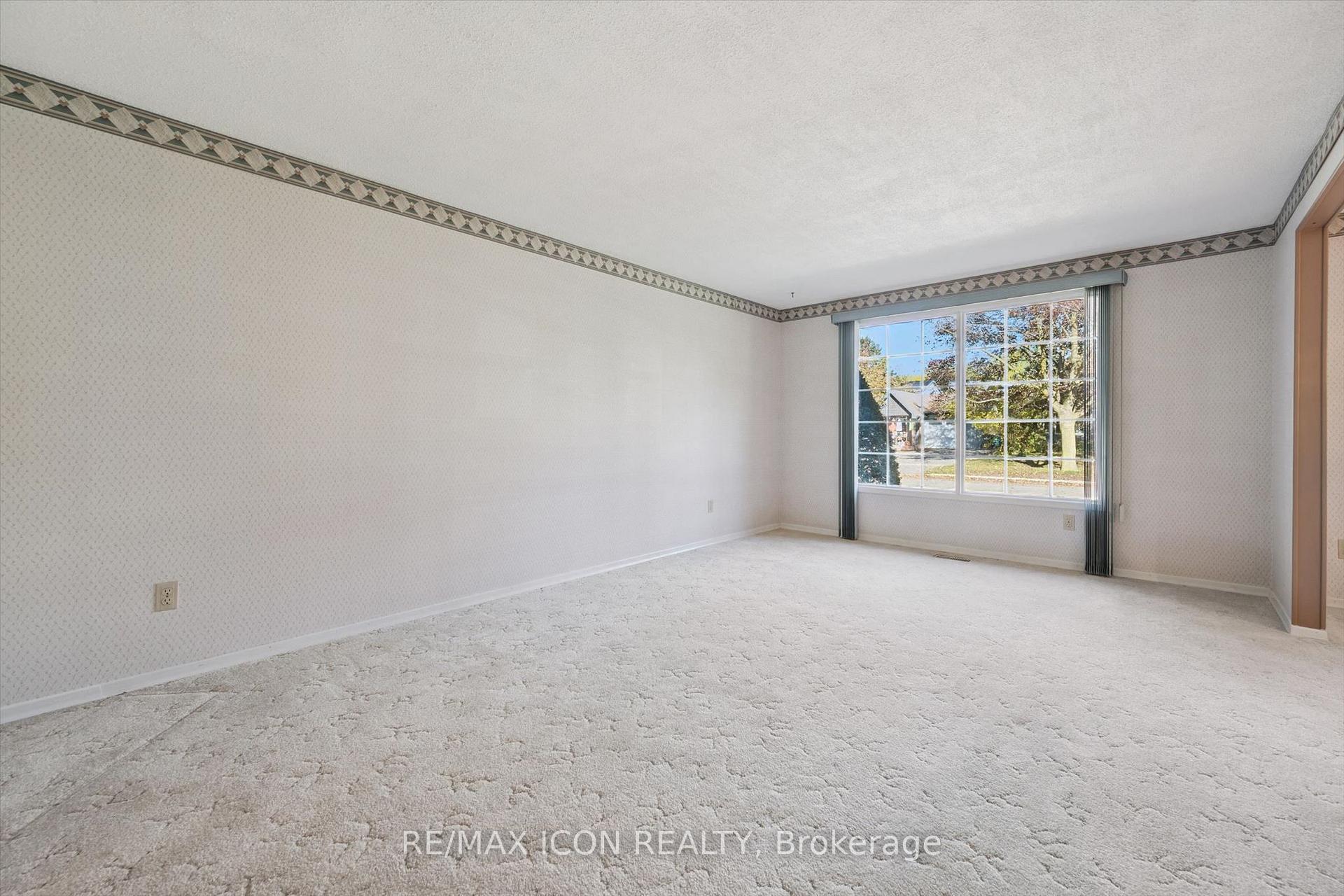 Photo 13 of 43 Lewis Crescent, Kitchener, Centreville Chicopee — HOMEH