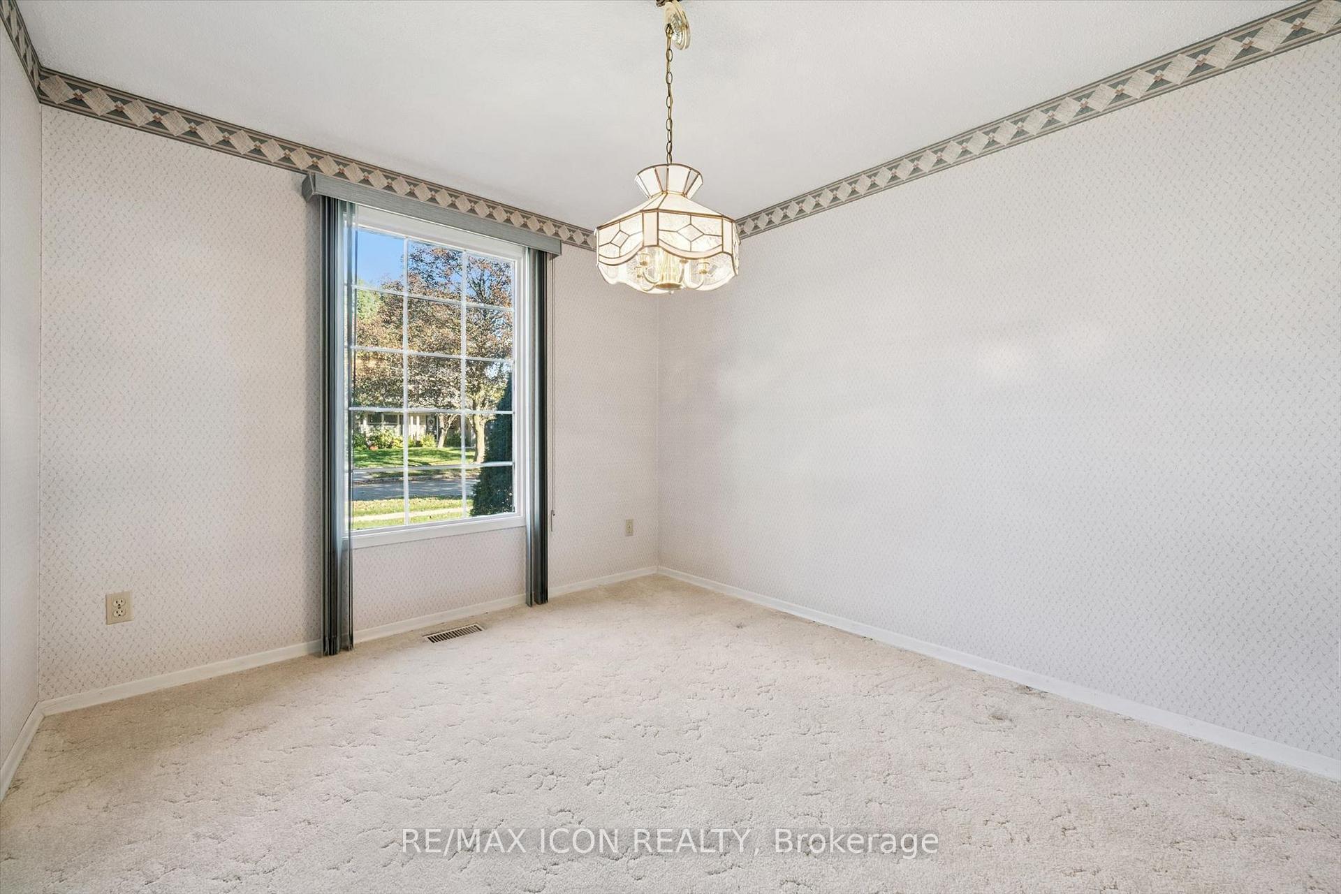 Photo 17 of 43 Lewis Crescent, Kitchener, Centreville Chicopee — HOMEH