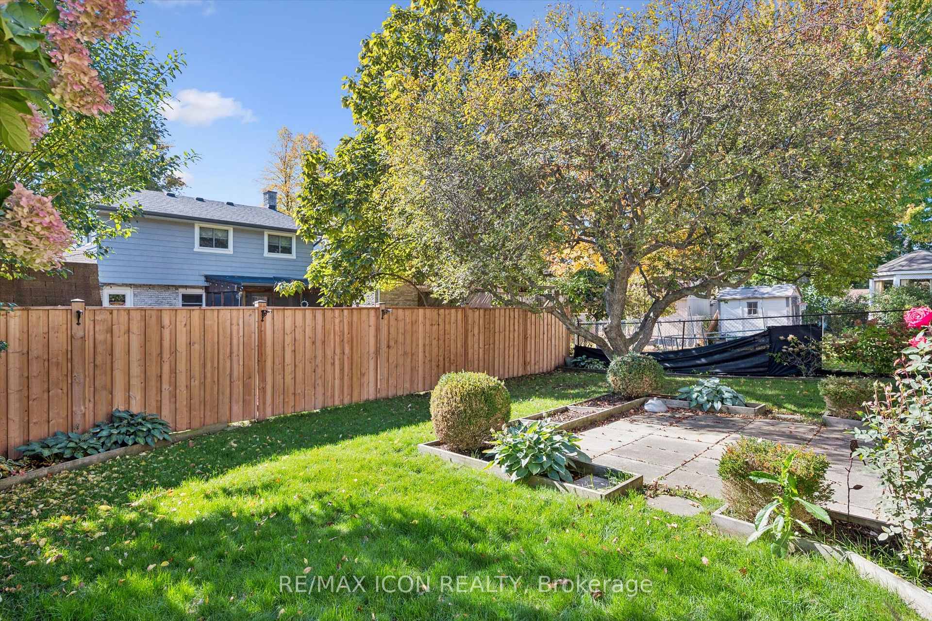 Photo 32 of 43 Lewis Crescent, Kitchener, Centreville Chicopee — HOMEH