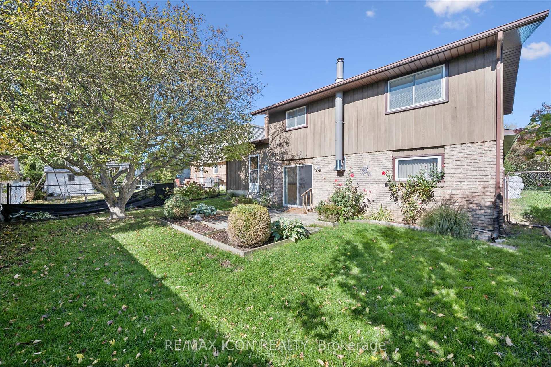 Photo 33 of 43 Lewis Crescent, Kitchener, Centreville Chicopee — HOMEH