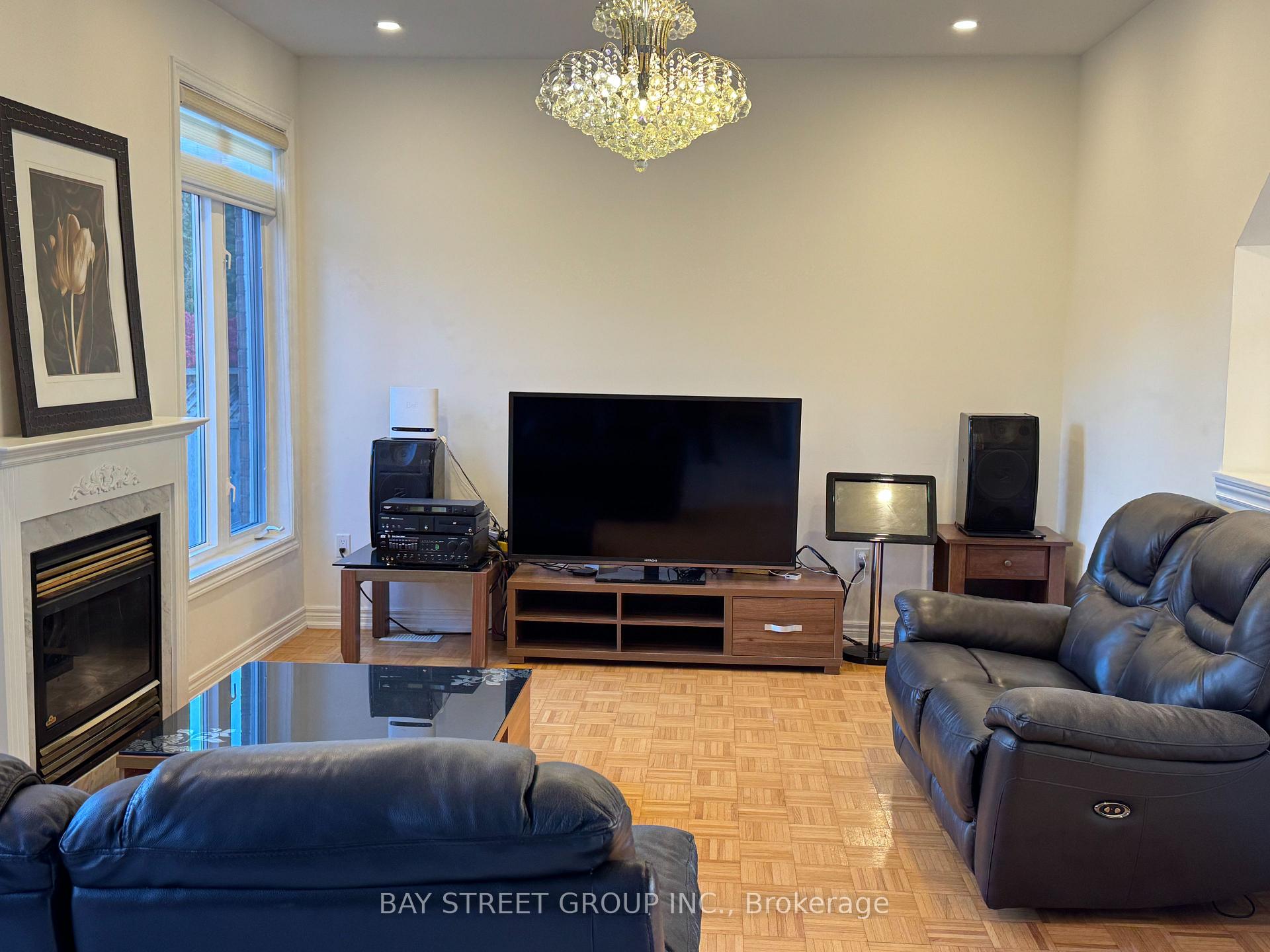 Photo 5 of 305 Shirley Drive, Richmond Hill, Rouge Woods — HOMEH
