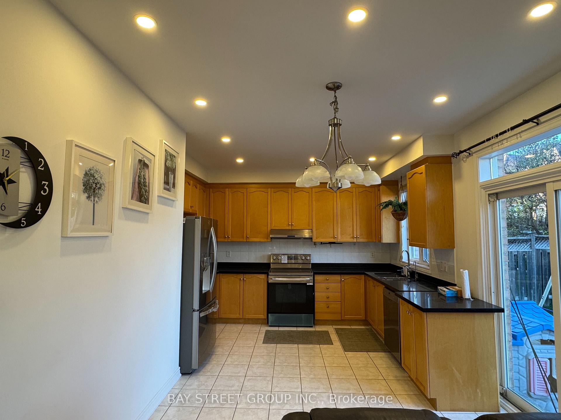 Photo 6 of 305 Shirley Drive, Richmond Hill, Rouge Woods — HOMEH