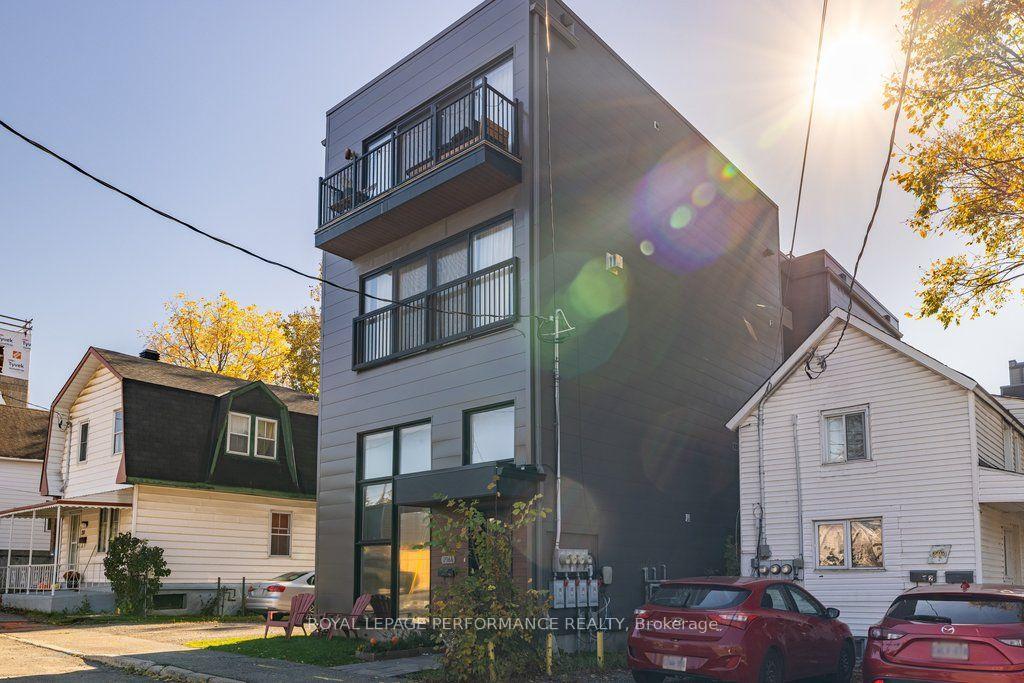 Photo 4 of Unit B, 206 Manchester Avenue, Ottawa, Hintonburg — HOMEH