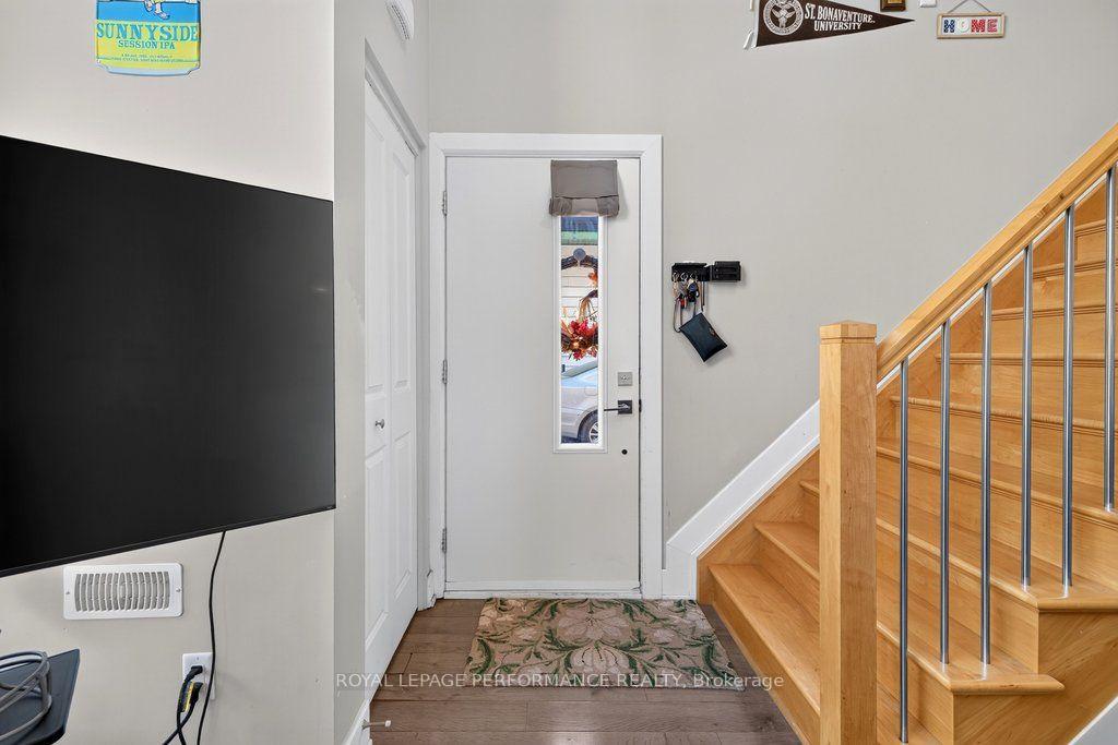 Photo 6 of Unit B, 206 Manchester Avenue, Ottawa, Hintonburg — HOMEH