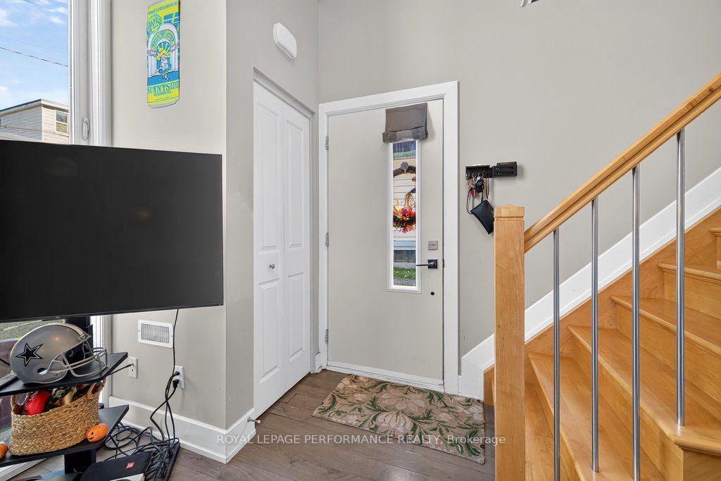 Photo 7 of Unit B, 206 Manchester Avenue, Ottawa, Hintonburg — HOMEH