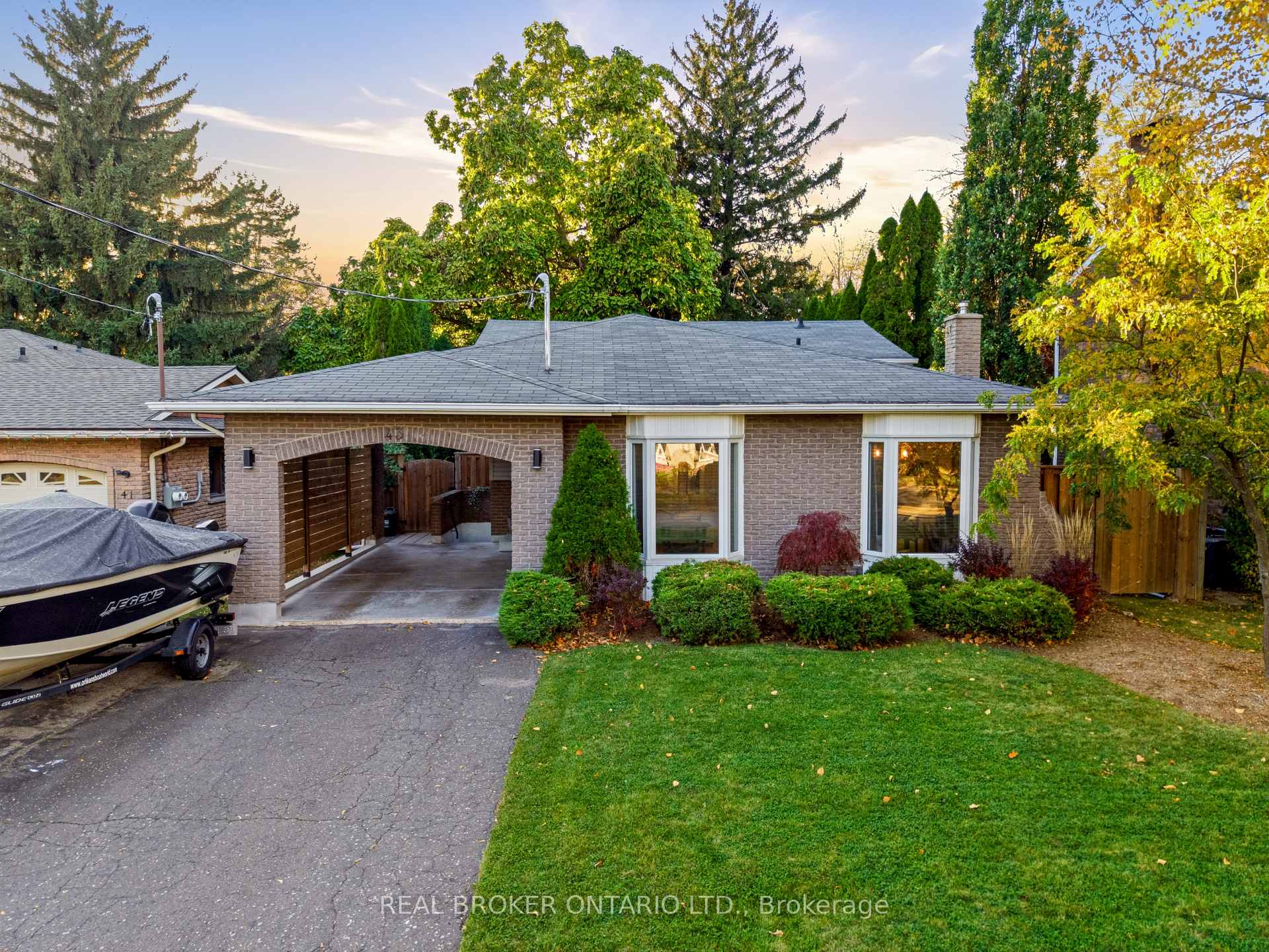 Photo 2 of 43 Shoreline Drive, St. Catharines, Lakeshore — HOMEH