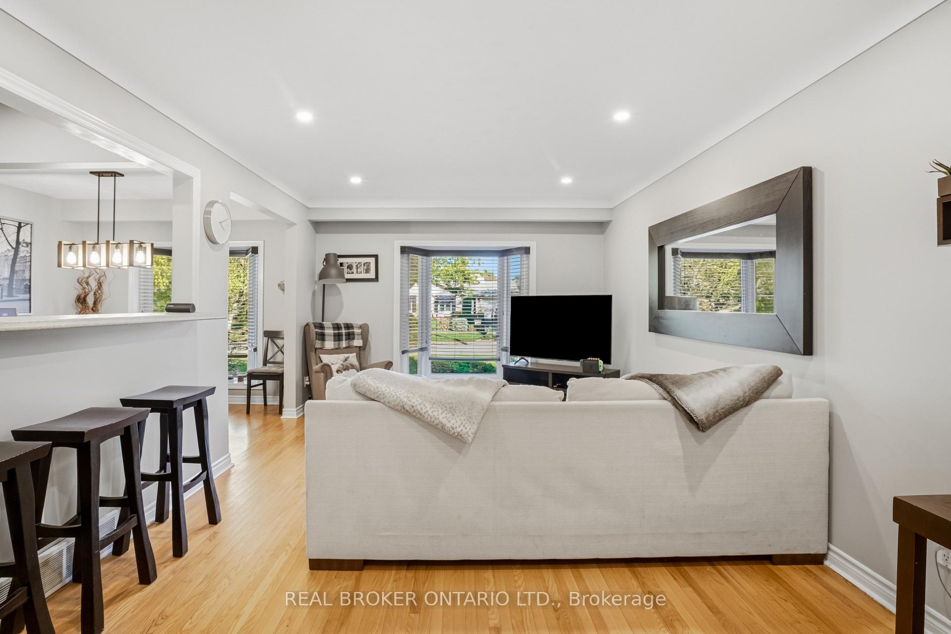 Photo 10 of 43 Shoreline Drive, St. Catharines, Lakeshore — HOMEH