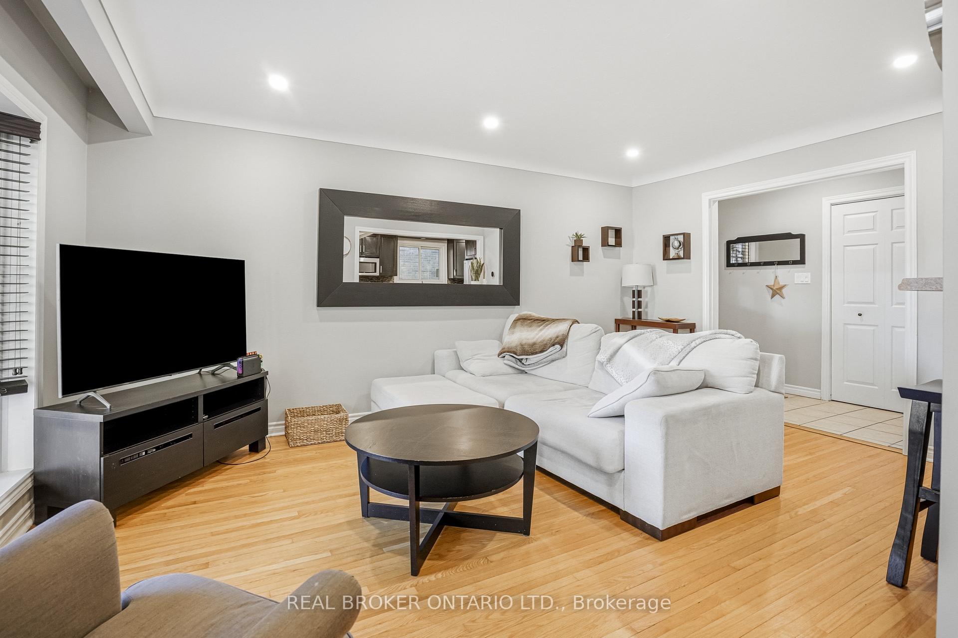Photo 11 of 43 Shoreline Drive, St. Catharines, Lakeshore — HOMEH