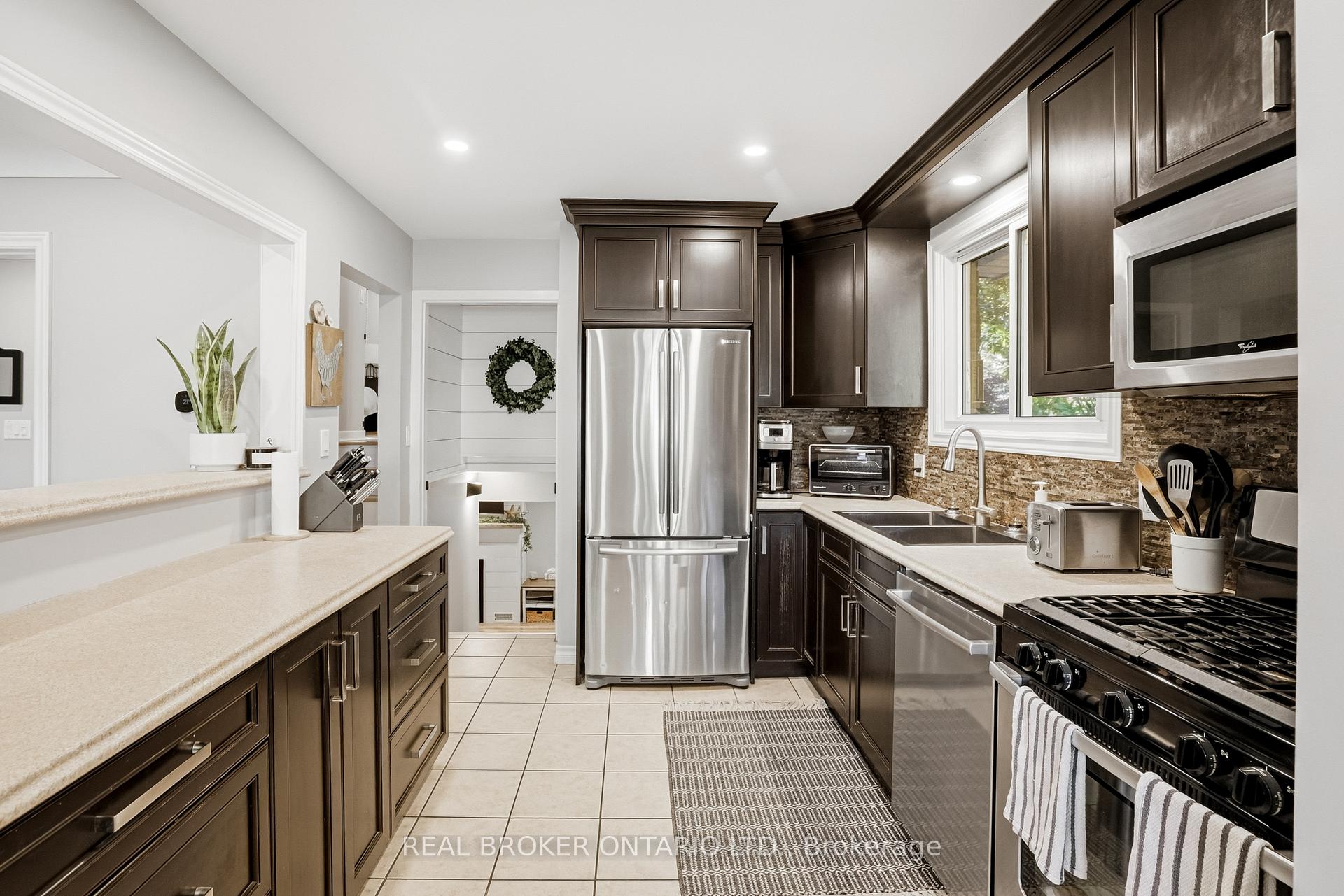 Photo 14 of 43 Shoreline Drive, St. Catharines, Lakeshore — HOMEH