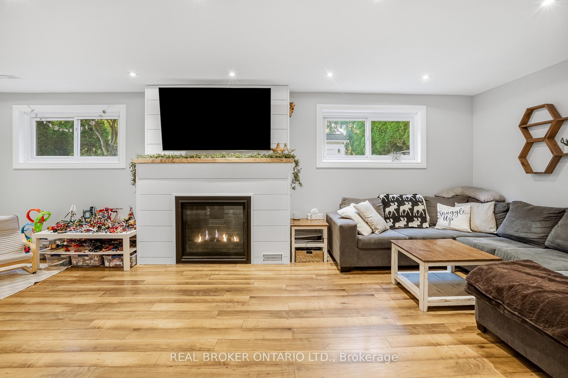 Photo 16 of 43 Shoreline Drive, St. Catharines, Lakeshore — HOMEH