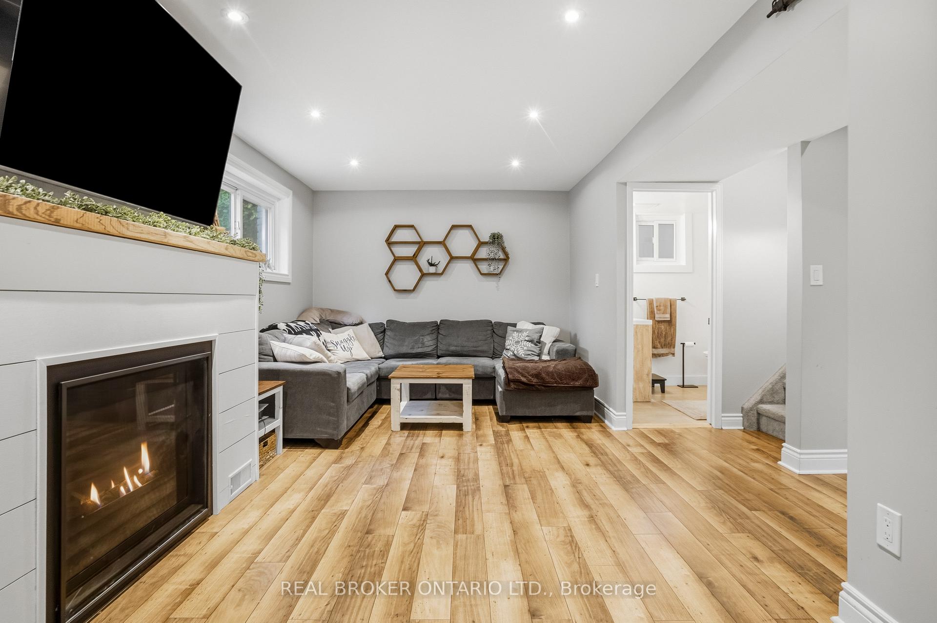 Photo 19 of 43 Shoreline Drive, St. Catharines, Lakeshore — HOMEH