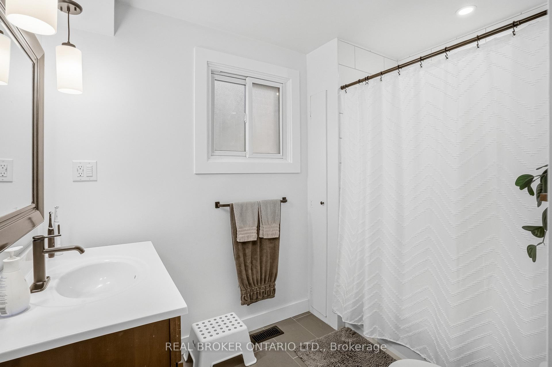 Photo 25 of 43 Shoreline Drive, St. Catharines, Lakeshore — HOMEH