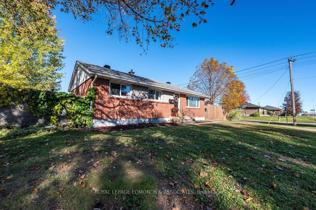 Photo 2 of 525 Irving Street, Pembroke, Pembroke — HOMEH