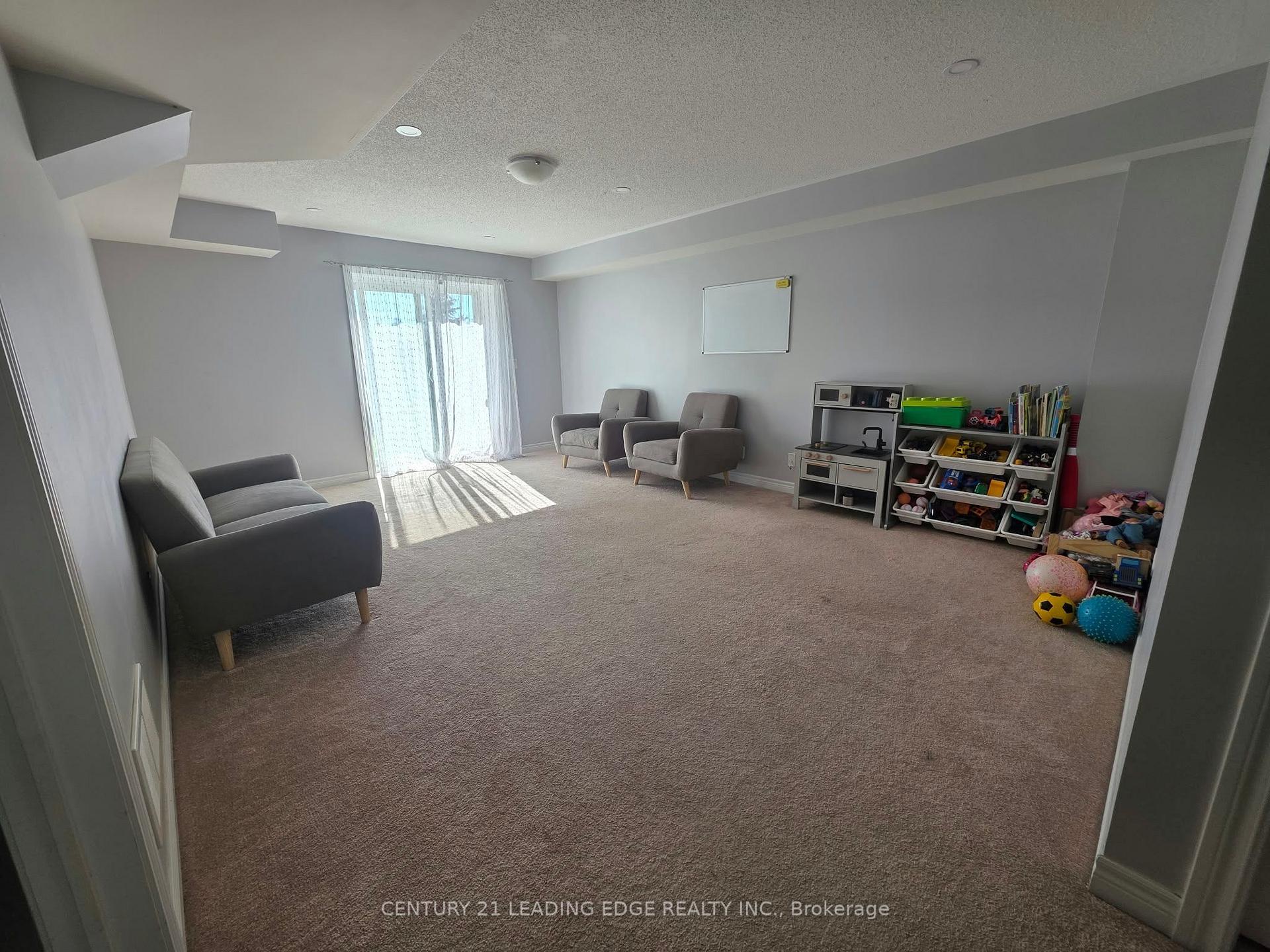 Photo 18 of 57 Great Gabe Crescent, Oshawa, Windfields — HOMEH