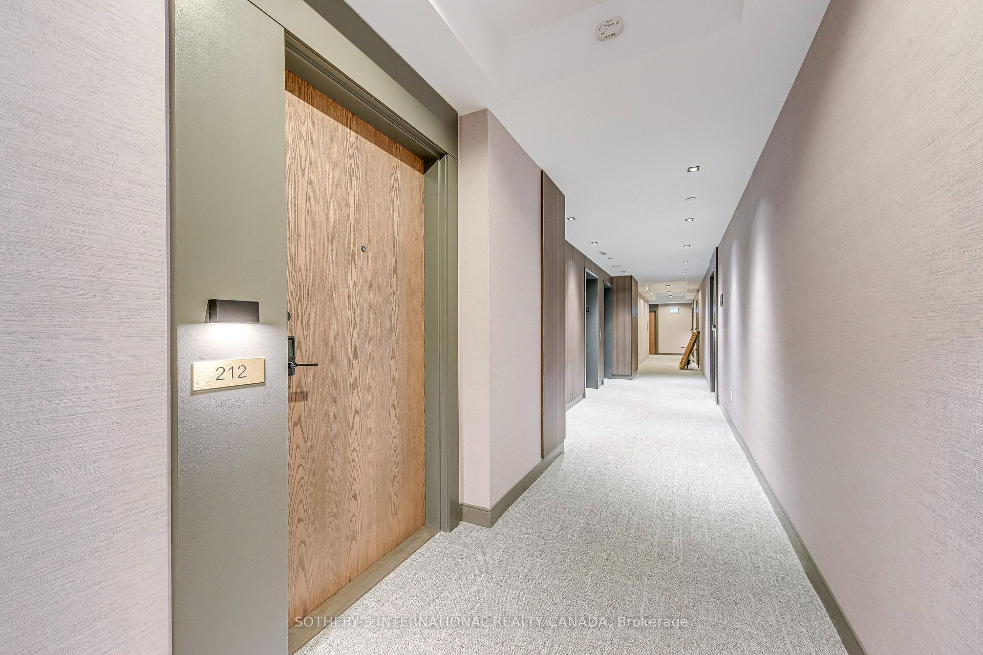 Photo 5 of Unit 212, 1035 Southdown Road, Mississauga, Clarkson — HOMEH