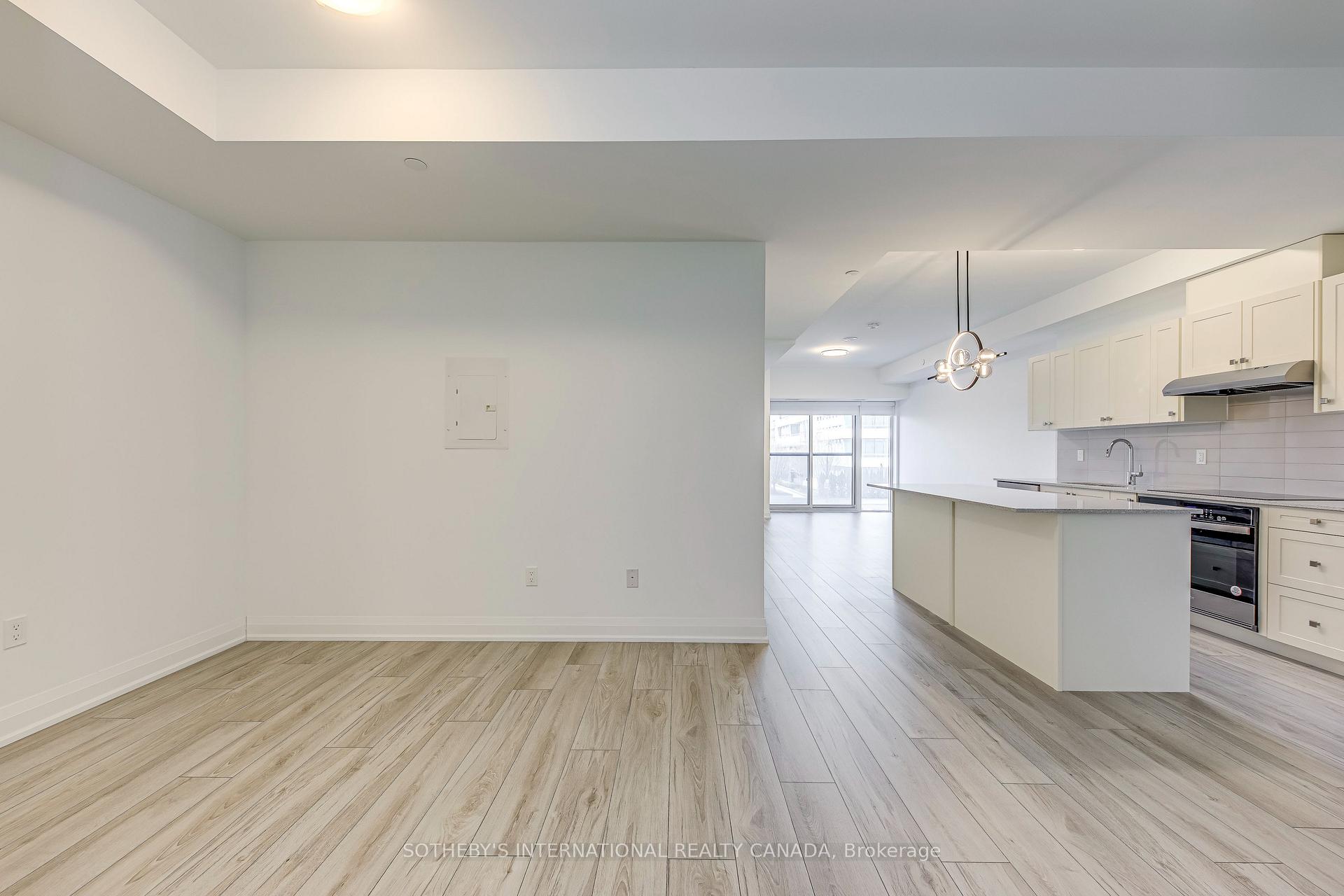 Photo 7 of Unit 212, 1035 Southdown Road, Mississauga, Clarkson — HOMEH