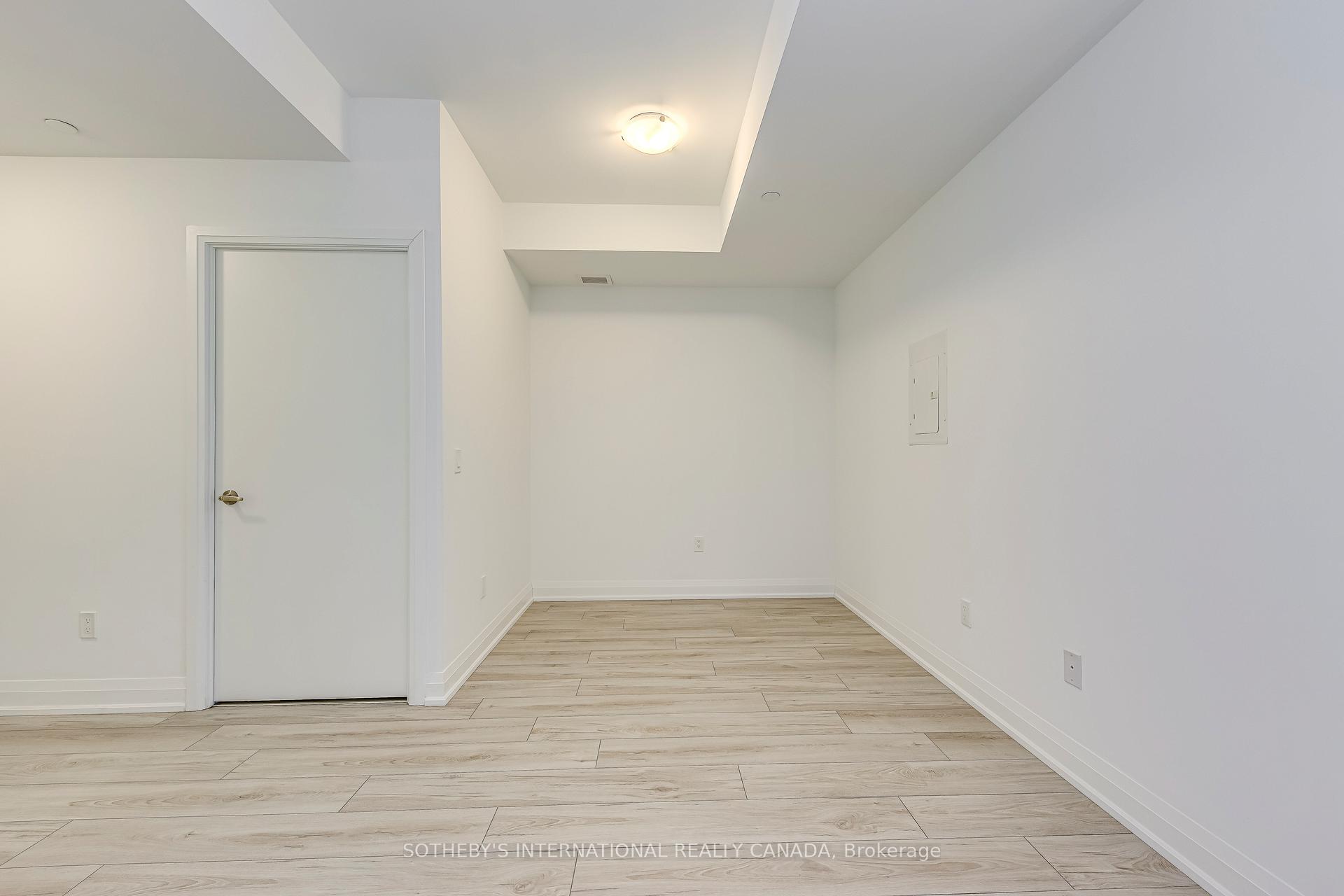 Photo 8 of Unit 212, 1035 Southdown Road, Mississauga, Clarkson — HOMEH